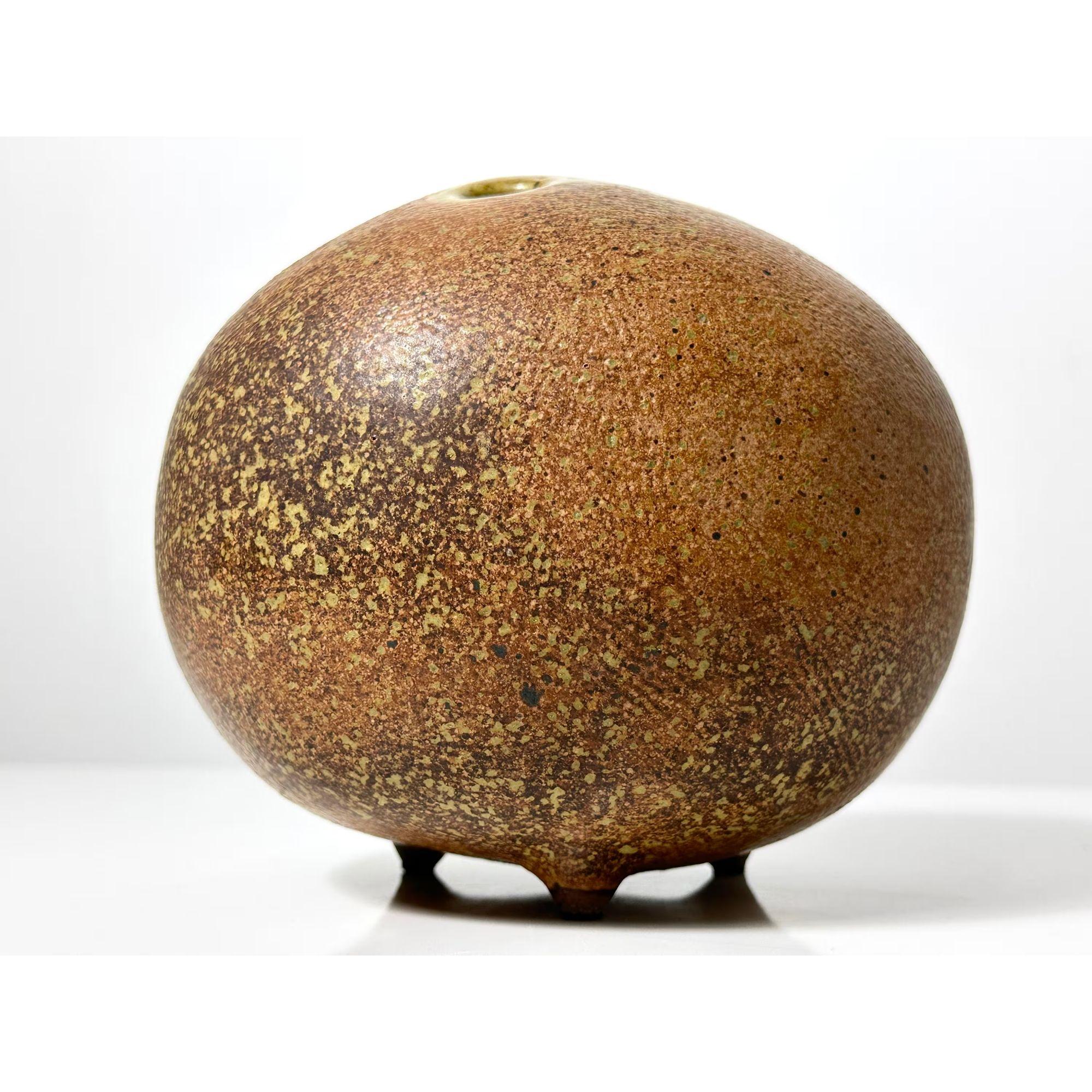 Vaso di rocce in ceramica di Studio Pottery di Tom McMillin, circa 1960, di epoca moderna. in vendita 1