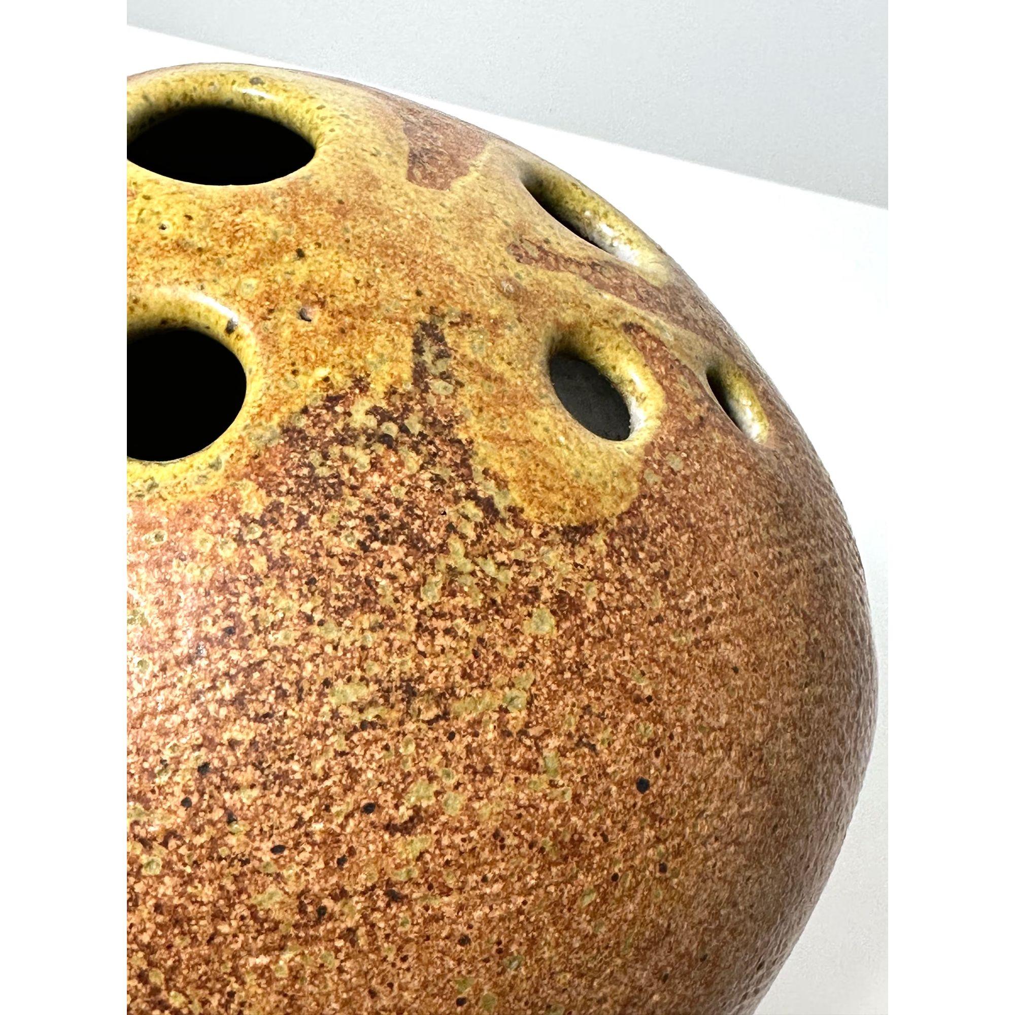 Vaso di rocce in ceramica di Studio Pottery di Tom McMillin, circa 1960, di epoca moderna. in vendita 3