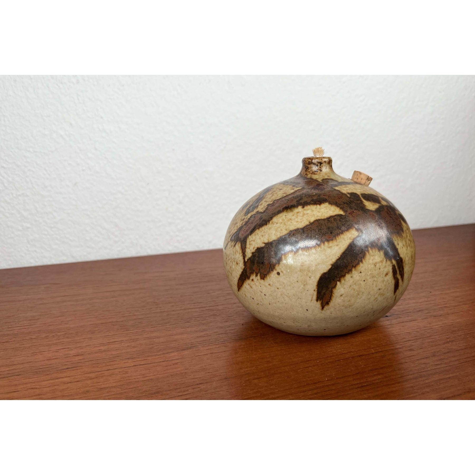 Lámpara de aceite de cerámica Studio Pottery moderna de mediados de siglo de Aage W�ürtz, años 60 Cerámico en venta