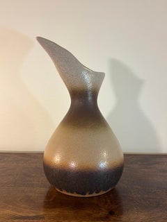 Krug im Mid-Century-Modern-Stil aus der Studio-Keramik, skulpturales Gefäß mit Sandglasur