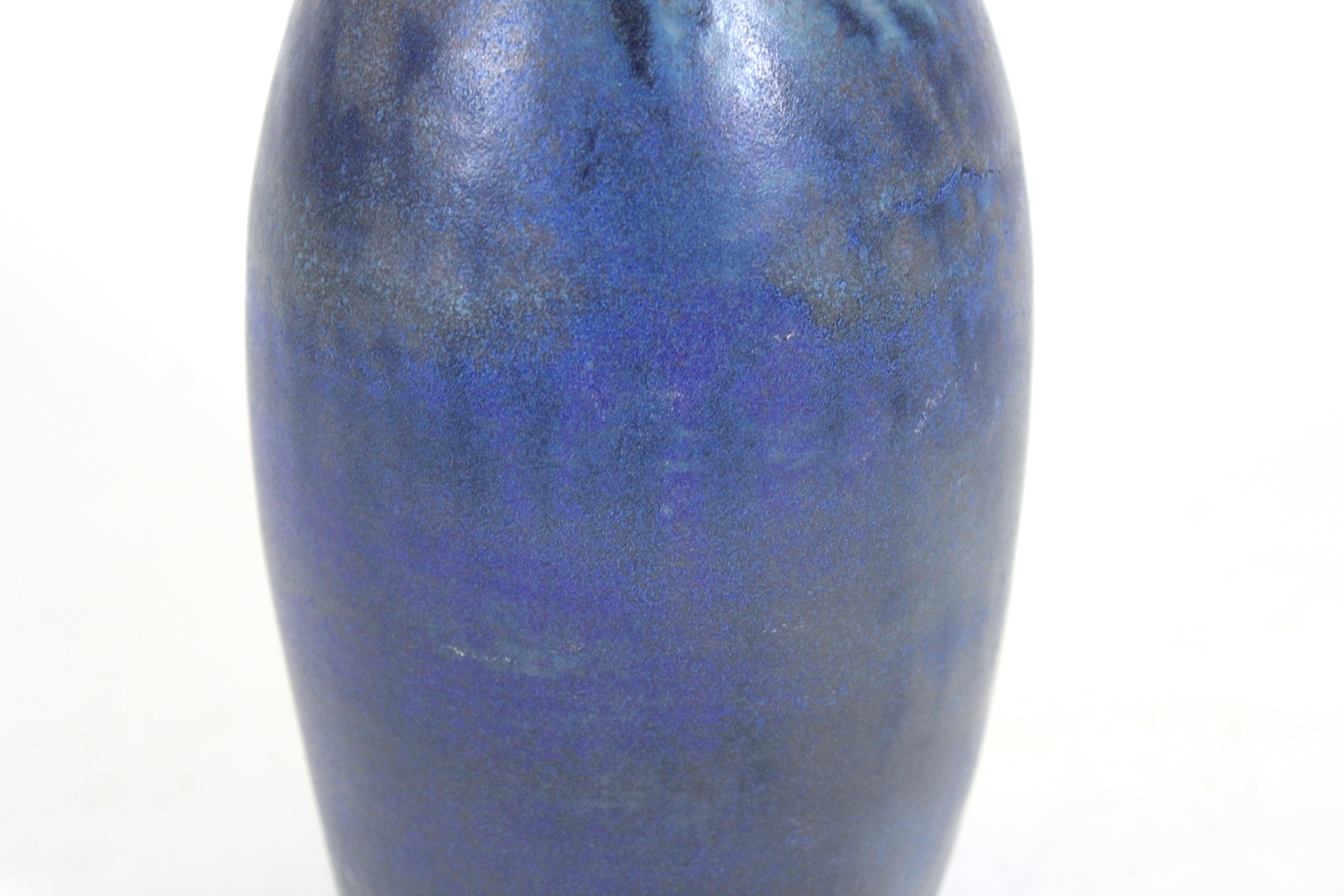 Modernes Studio Pottery Vase aus der Jahrhundertmitte im Zustand „Gut“ im Angebot in New York, NY