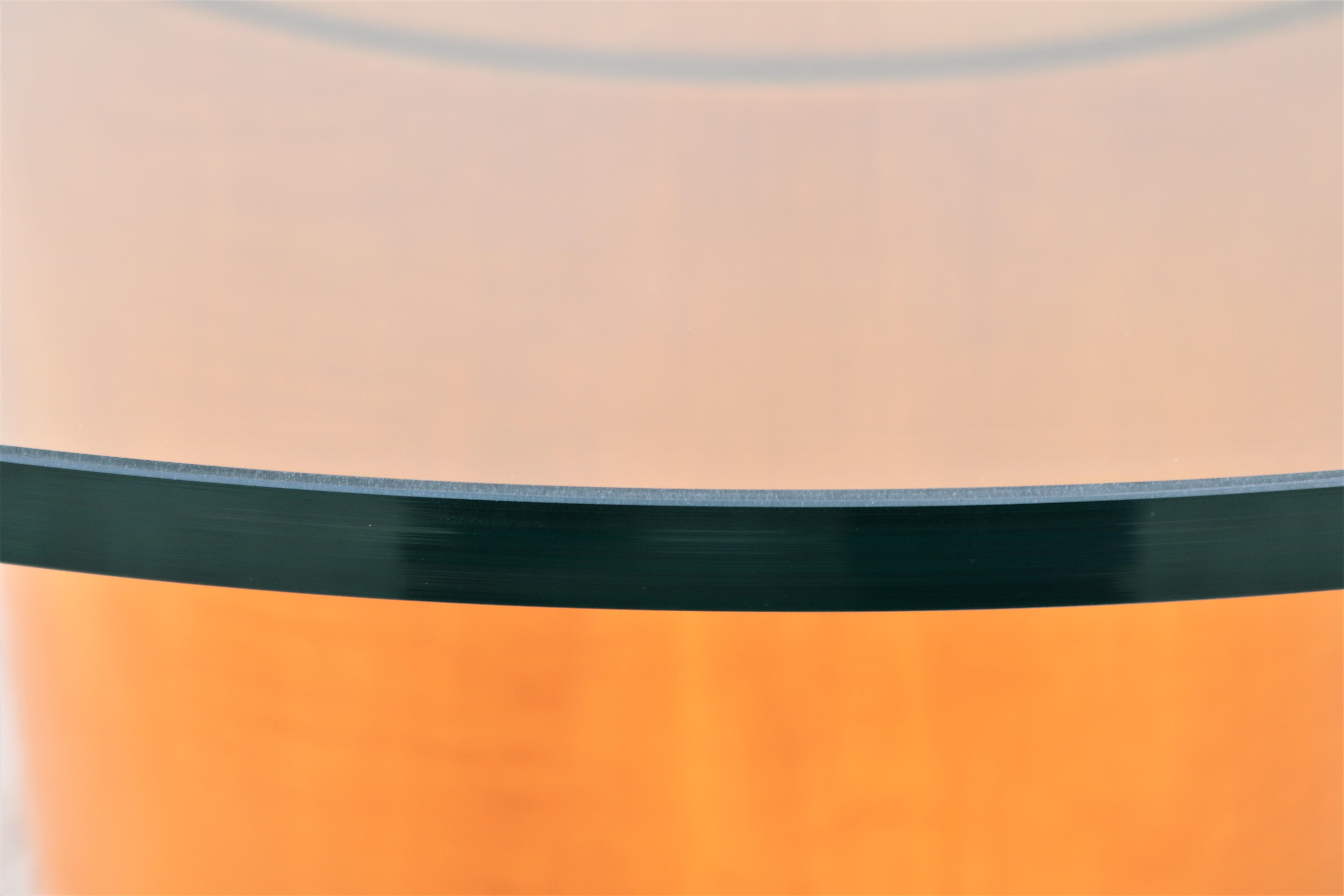 Table basse ronde en verre transparent de 39 pouces, style moderne du milieu du siècle, avec base en bois et tambour. en vente 2