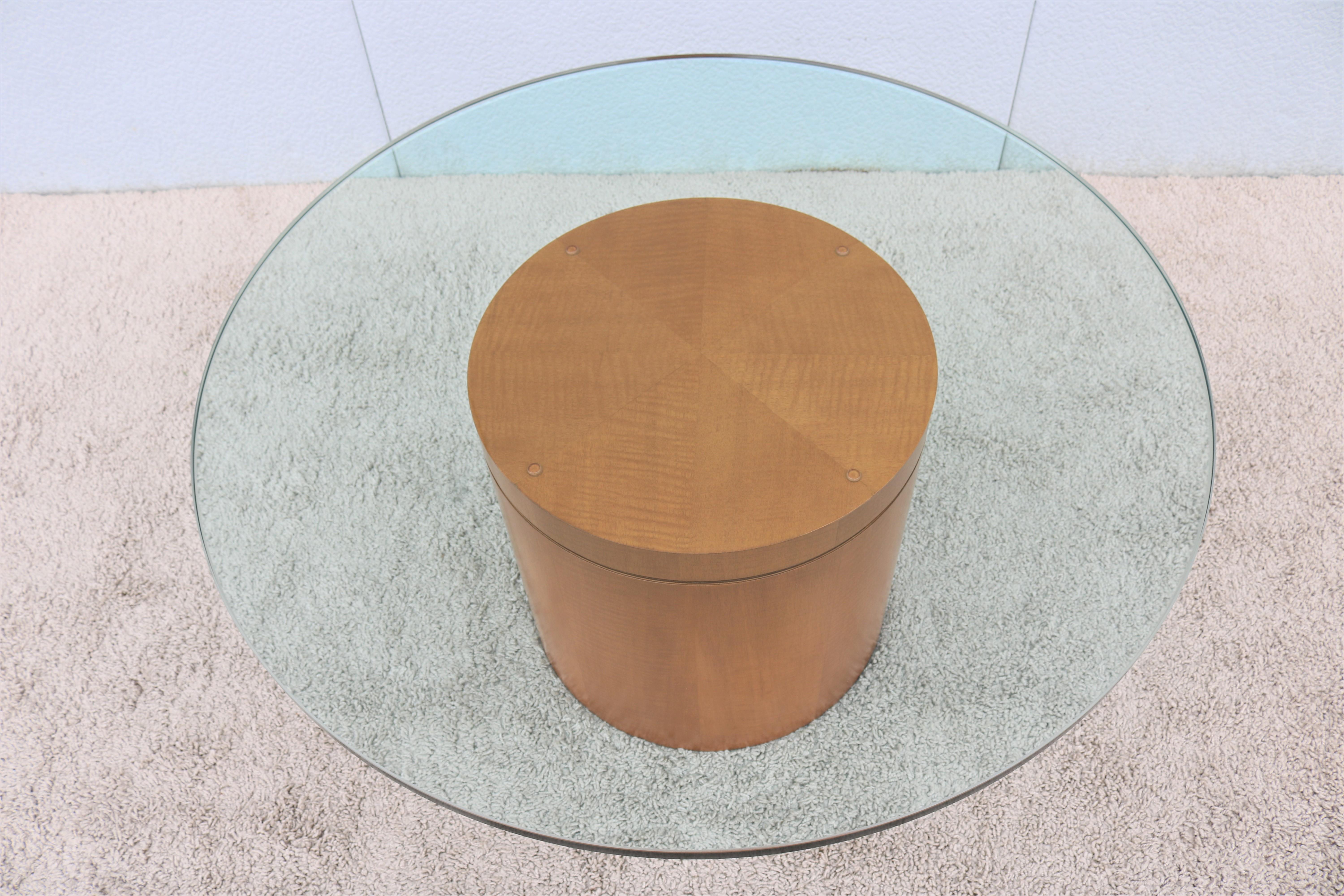 Inconnu Table basse ronde en verre transparent de 39 pouces, style moderne du milieu du siècle, avec base en bois et tambour. en vente