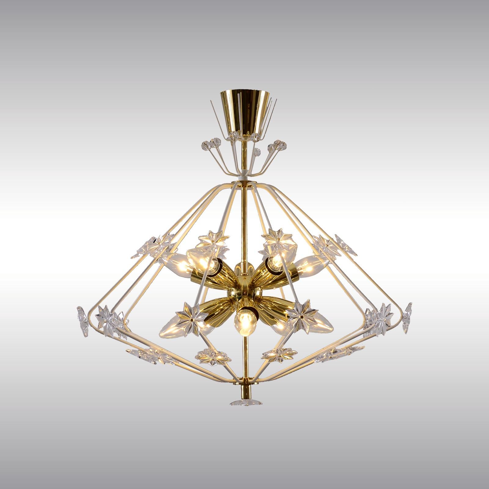 Un bellissimo apparecchio modulato fatto a mano, che riprende un design del 1960.

Ottone verniciato e laccato, tutte le altre finiture su richiesta, vetro cristallo

La maggior parte  componenti secondo le norme UL, con un costo aggiuntivo