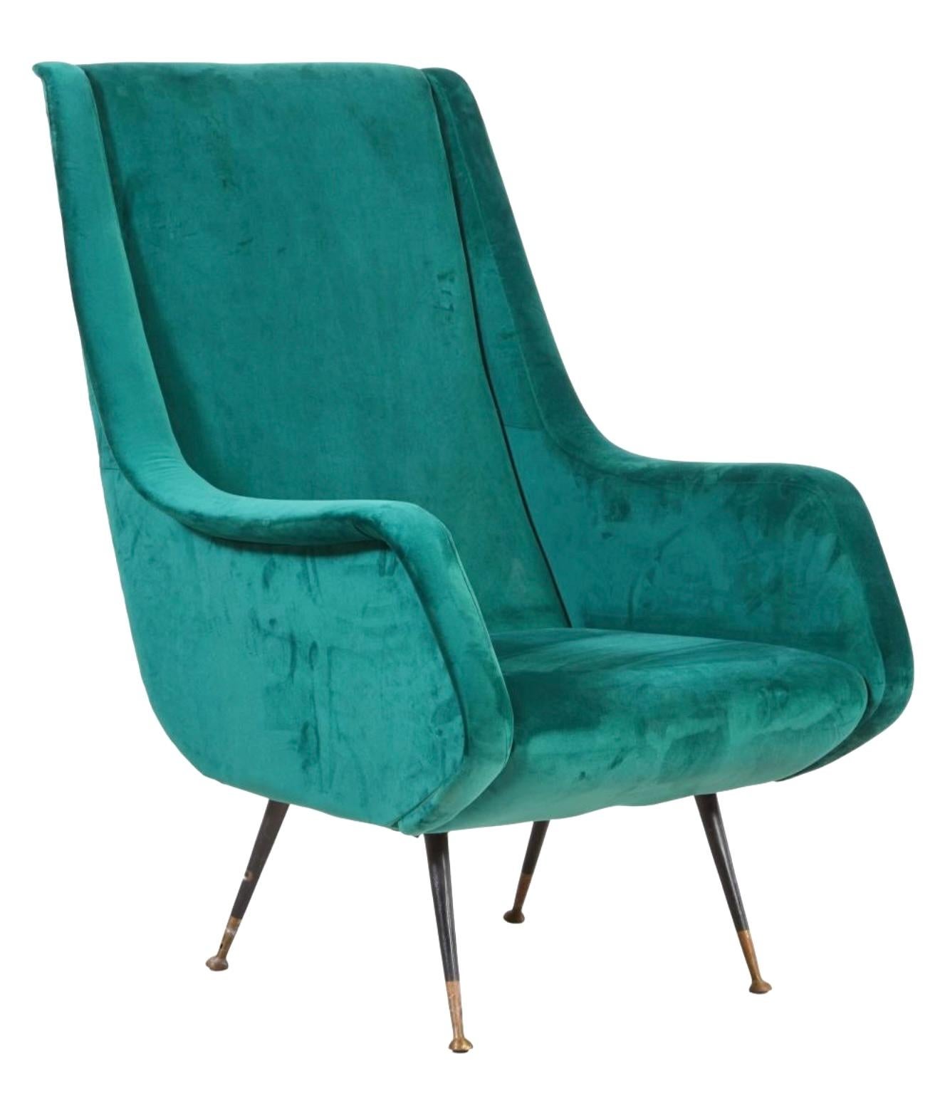 Pareja de sillones modernos italianos de mediados de siglo, hacia la década de 1970. Estilo de Marco Zanuso. Zanuso era arquitecto y un influyente diseñador italiano conocido por sus muebles de mediados de siglo. Sus sillones reflejan una