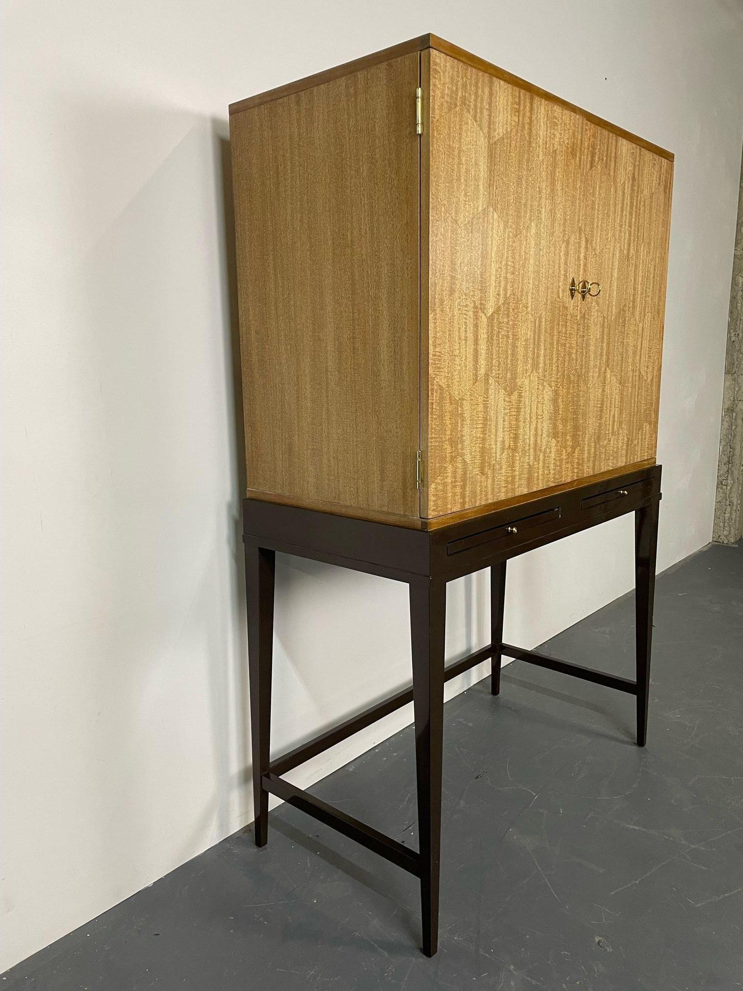 Mid-Century Modern Style Bar Cabinet on Stand, Lacquer, Metal, Brass For Sale 7