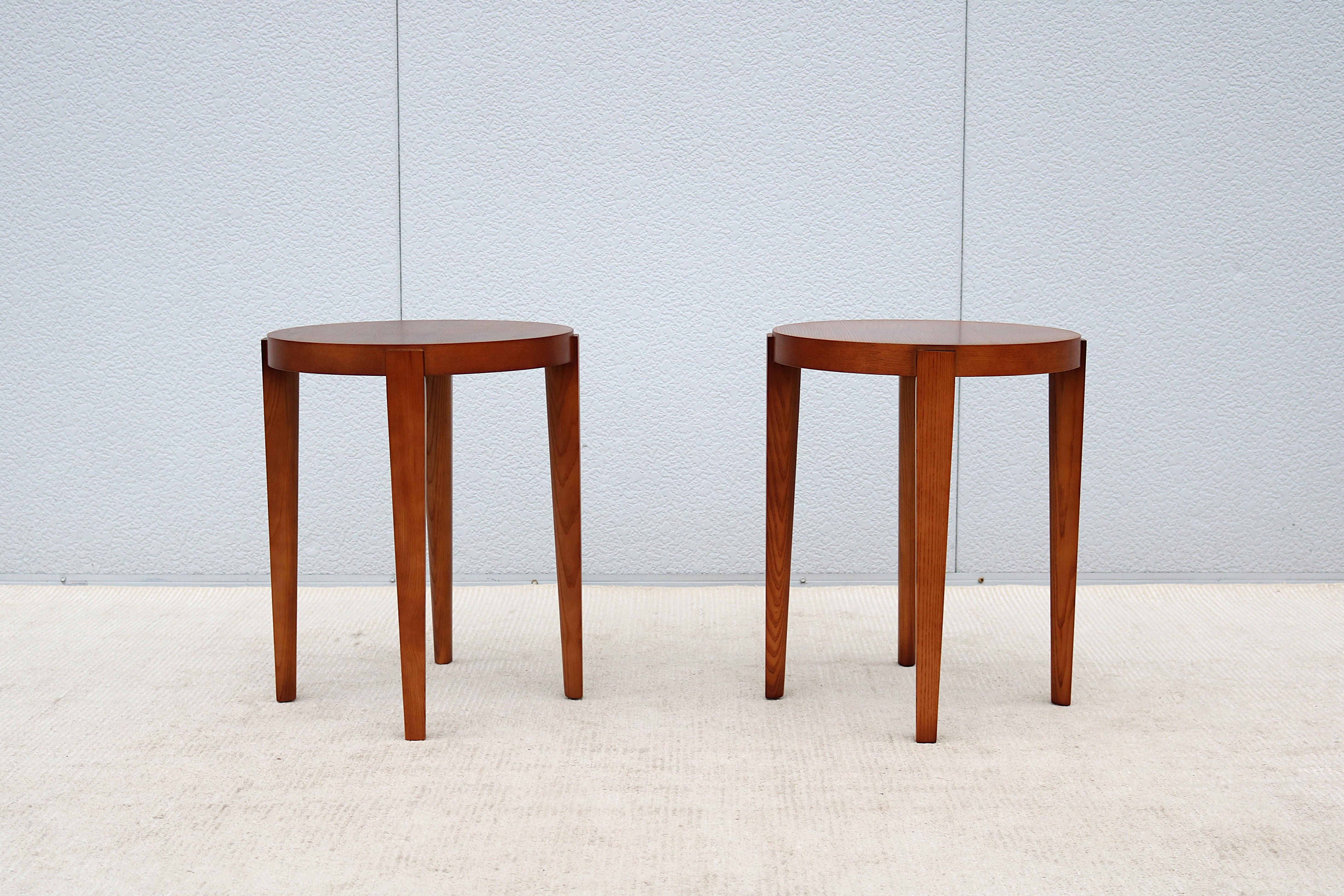 Runde Beistelltische im Mid-Century Modern-Stil Barbara Barry für HBF Slice – ein Paar (Furnier) im Angebot
