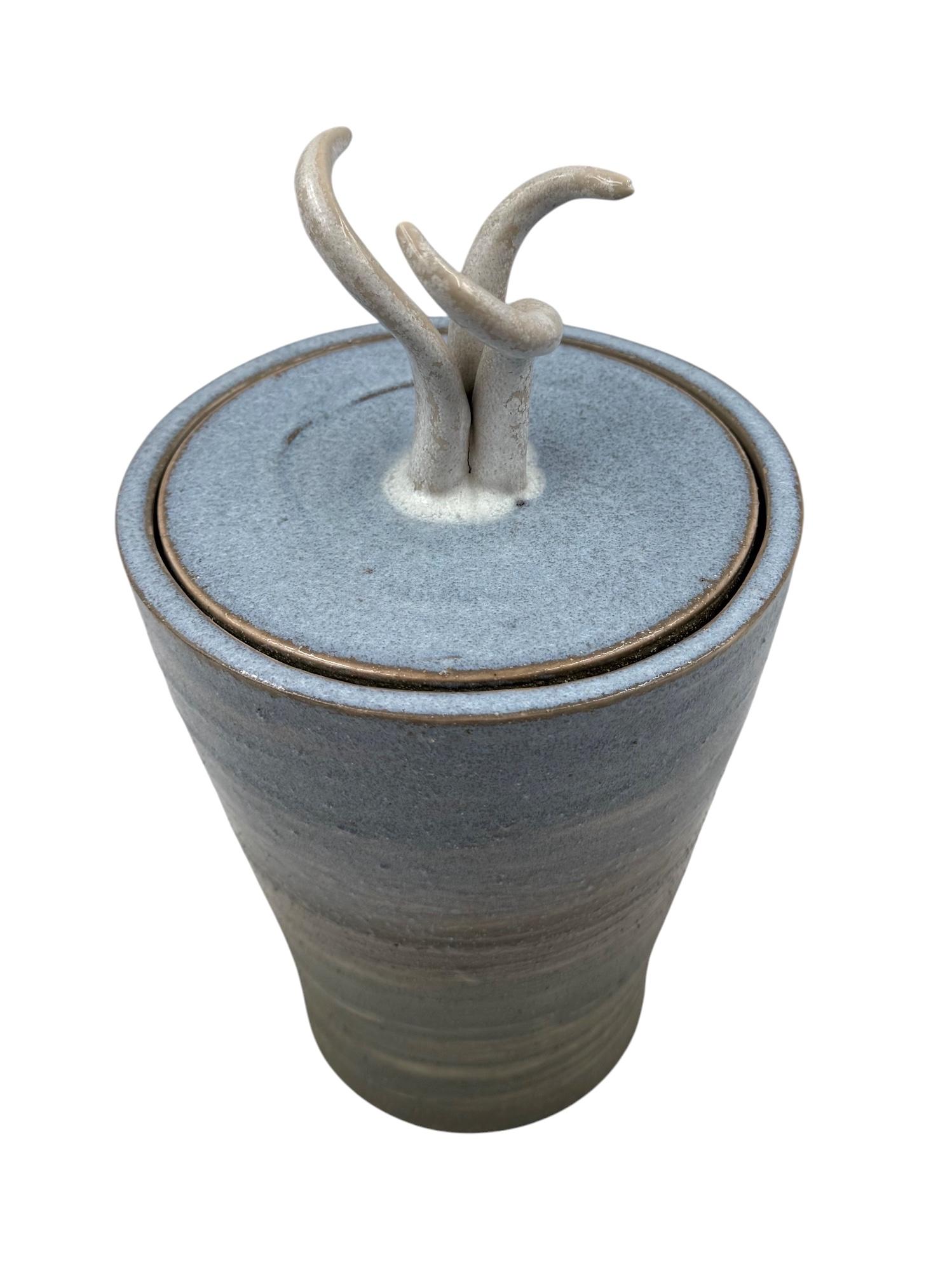 Jarrón de cerámica artística azul de estilo moderno de mediados de siglo, Gabriele Bucci Italia 2000s en venta 4