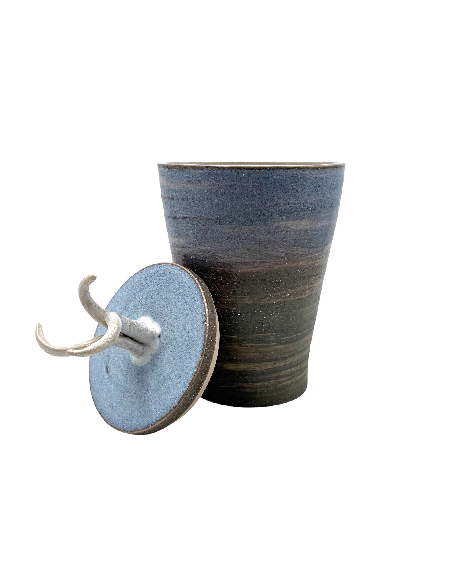 Jarrón de cerámica artística azul de estilo moderno de mediados de siglo, Gabriele Bucci Italia 2000s en venta 6