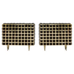 Pareja de aparadores italianos de latón y cristal negro de estilo moderno de mediados de siglo Pareja de aparadores italianos de latón y cristal negro de estilo moderno de mediados de siglo