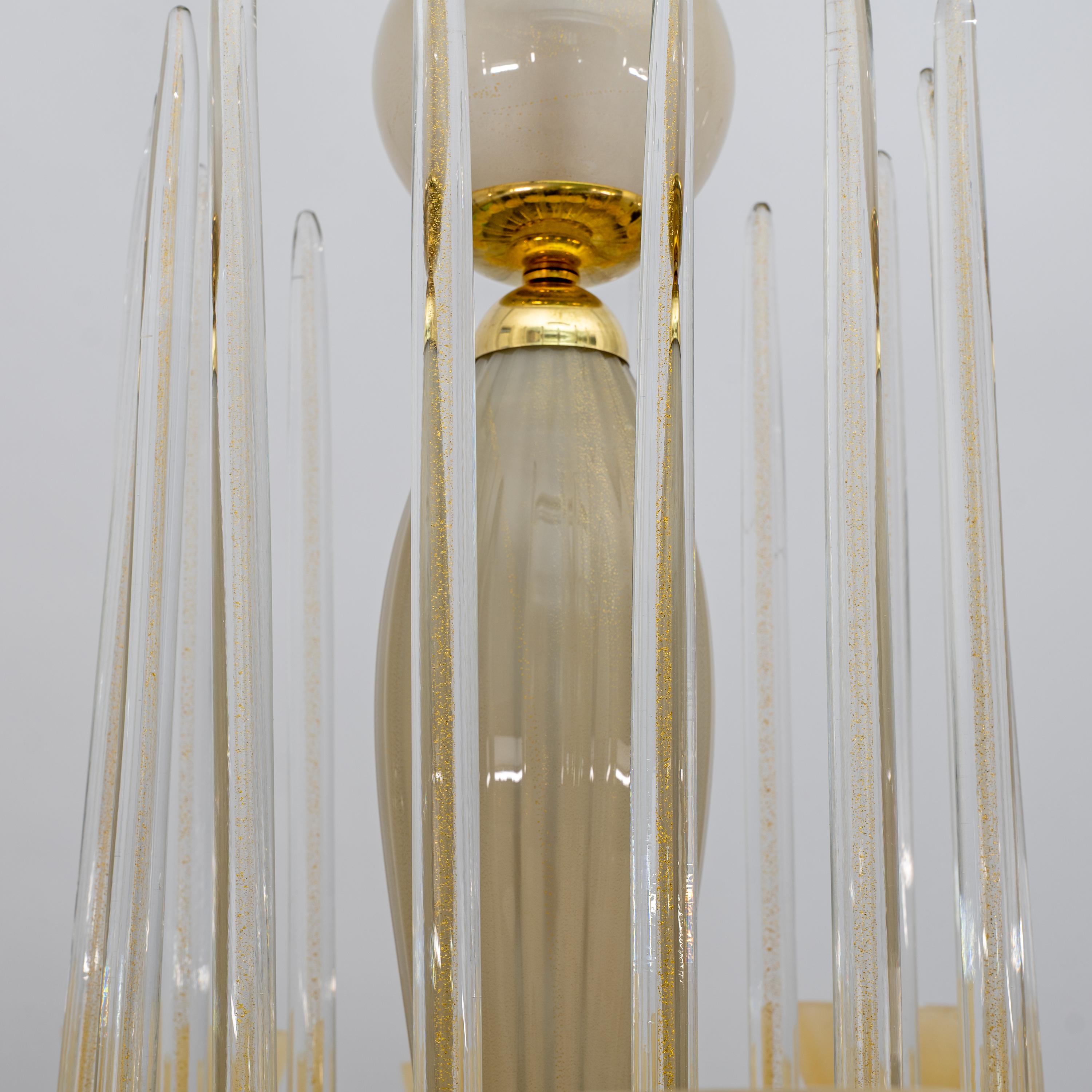 Mid Century Modern Style Brass and Murano Glass Big Chandelier In condizioni buone in vendita a Puglia, Puglia
