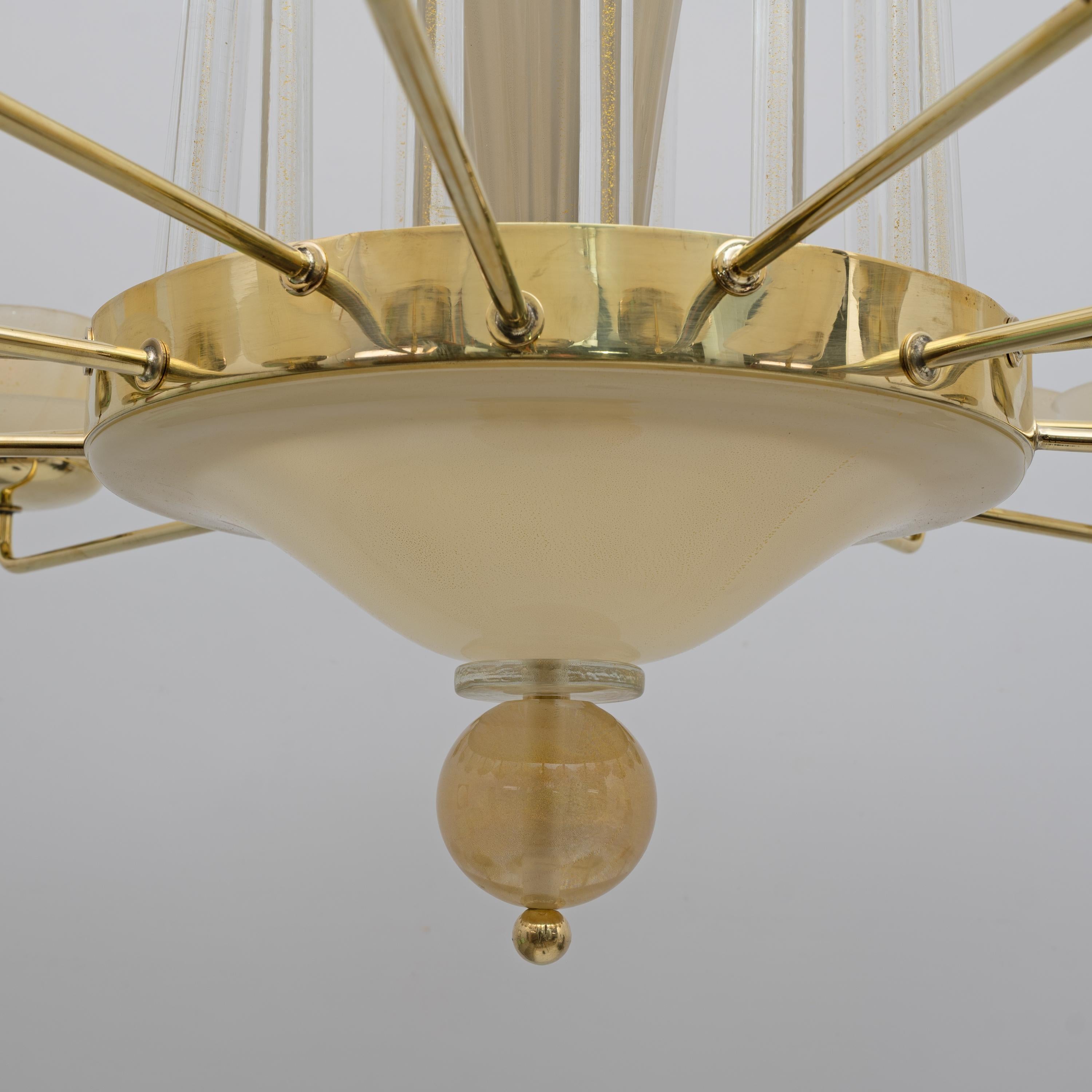 Periodo contemporaneo Mid Century Modern Style Brass and Murano Glass Big Chandelier in vendita