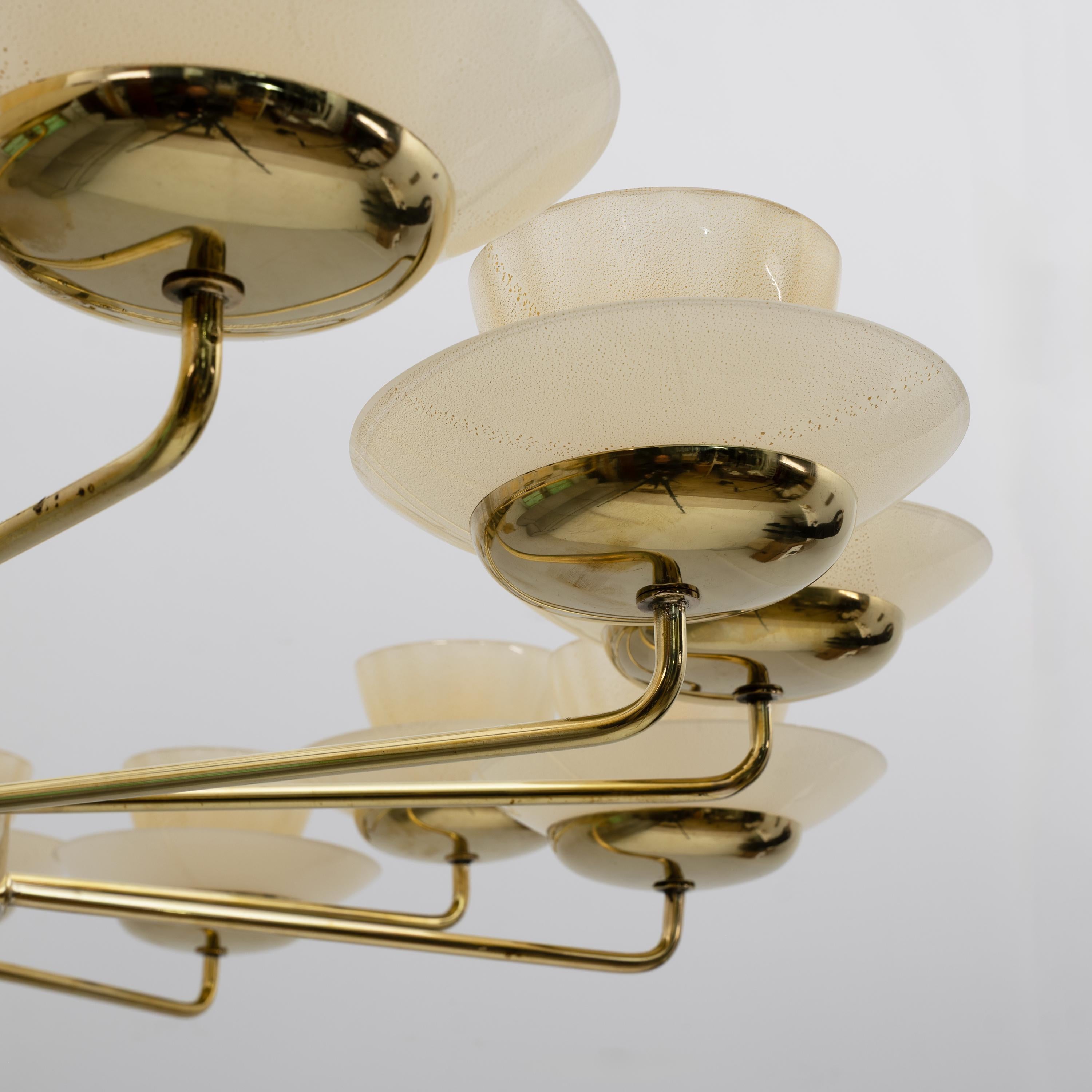 Ottone Mid Century Modern Style Brass and Murano Glass Big Chandelier in vendita