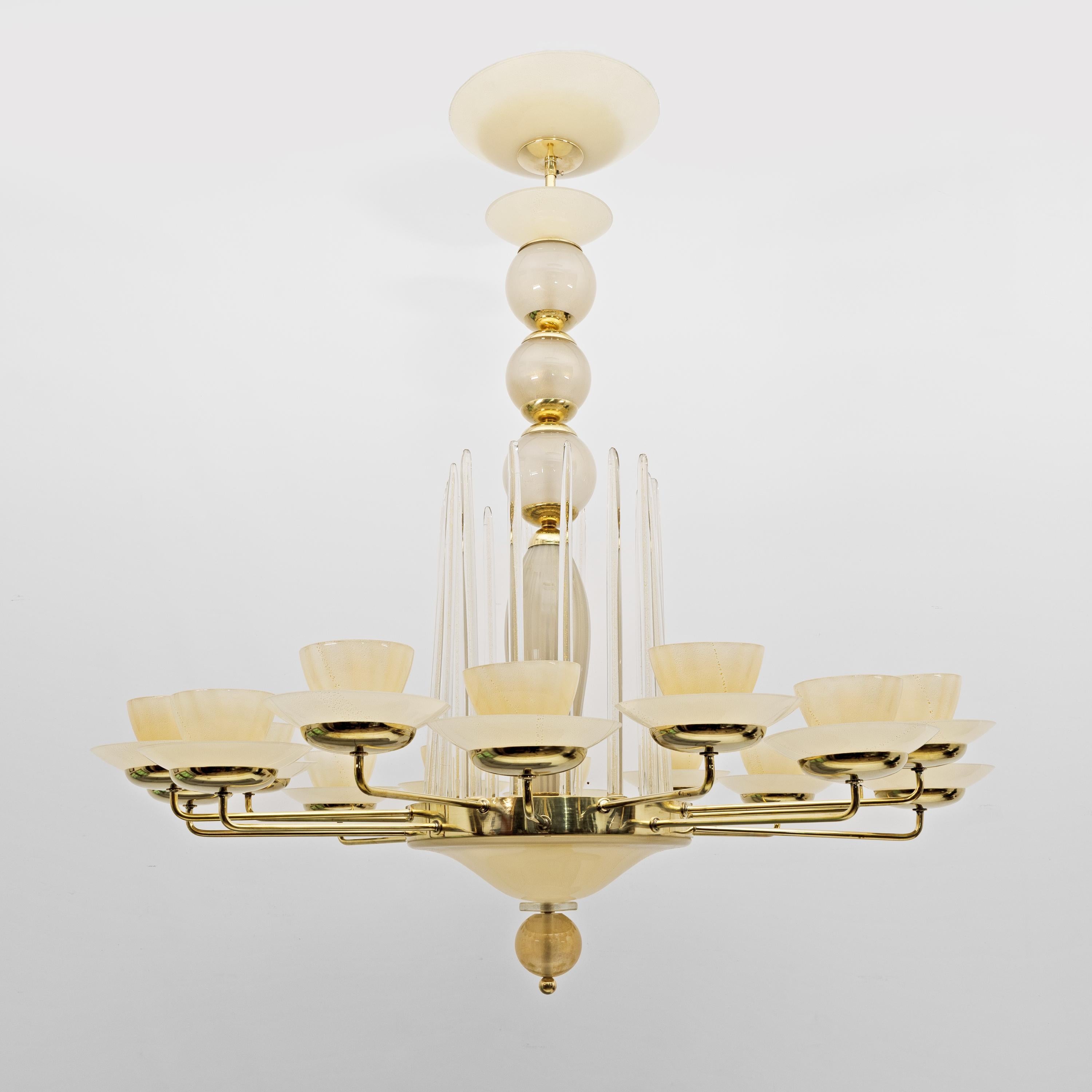 Mid Century Modern Style Brass and Murano Glass Big Chandelier in vendita 1