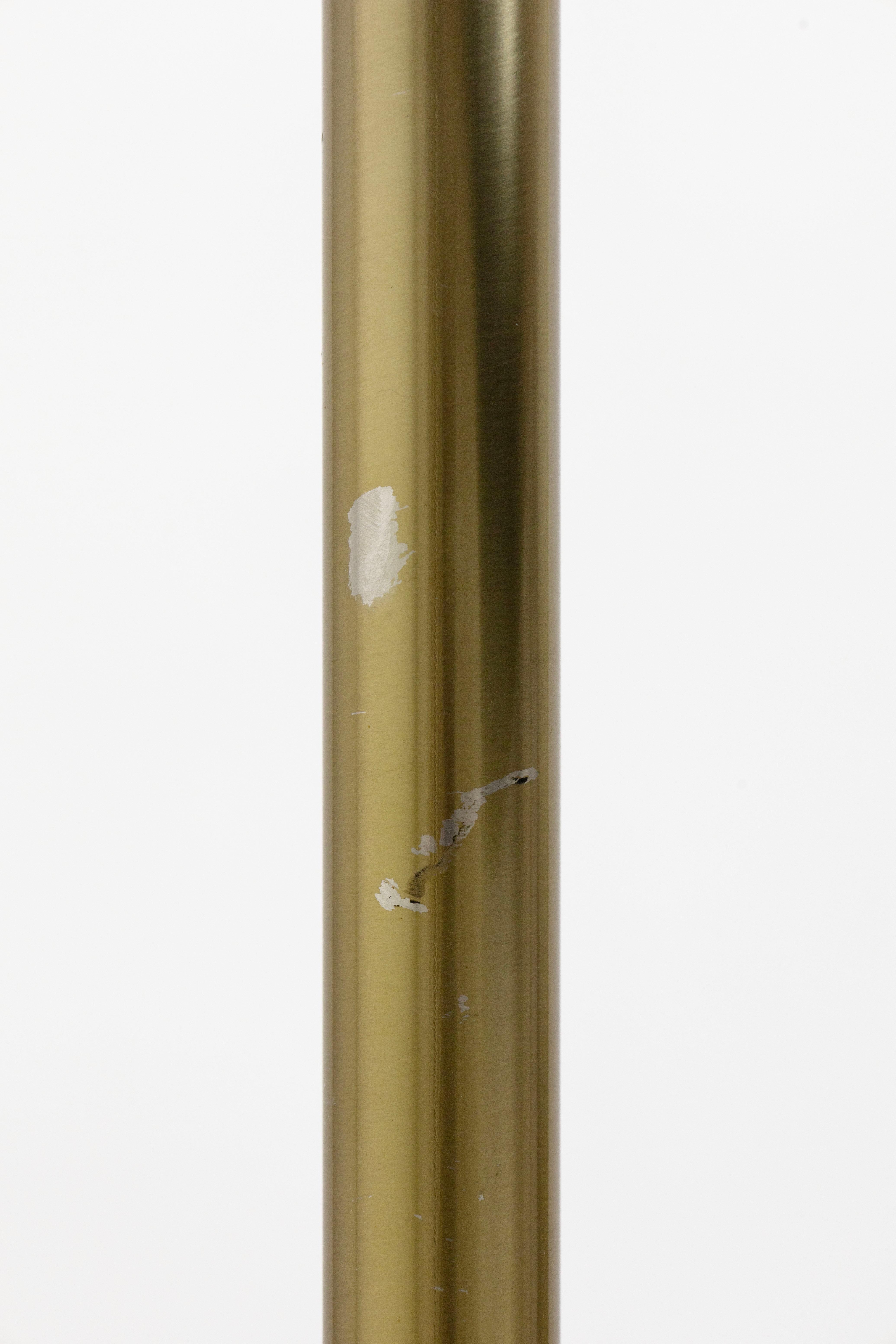 Lampadaire à quatre cônes en laiton et métal noir, style moderne du milieu du siècle dernier en vente 1