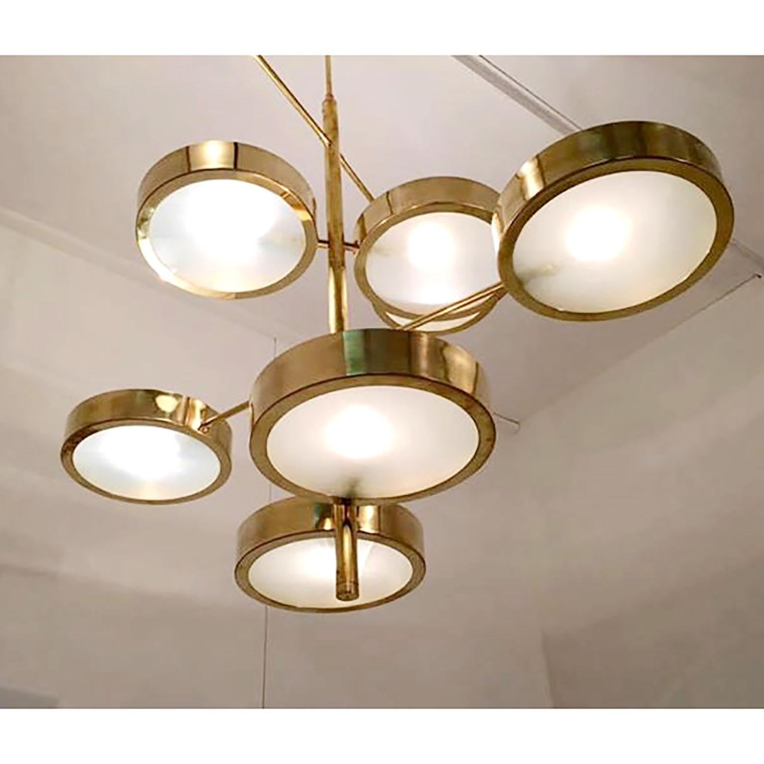 XXI secolo e contemporaneo Lampadario italiano in ottone in stile metà secolo moderno alla maniera di Bruno Gatta in vendita