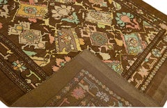 Brauner handgefertigter Wollteppich mit Blumenmuster im modernen Stil der Jahrhundertmitte von Apadana