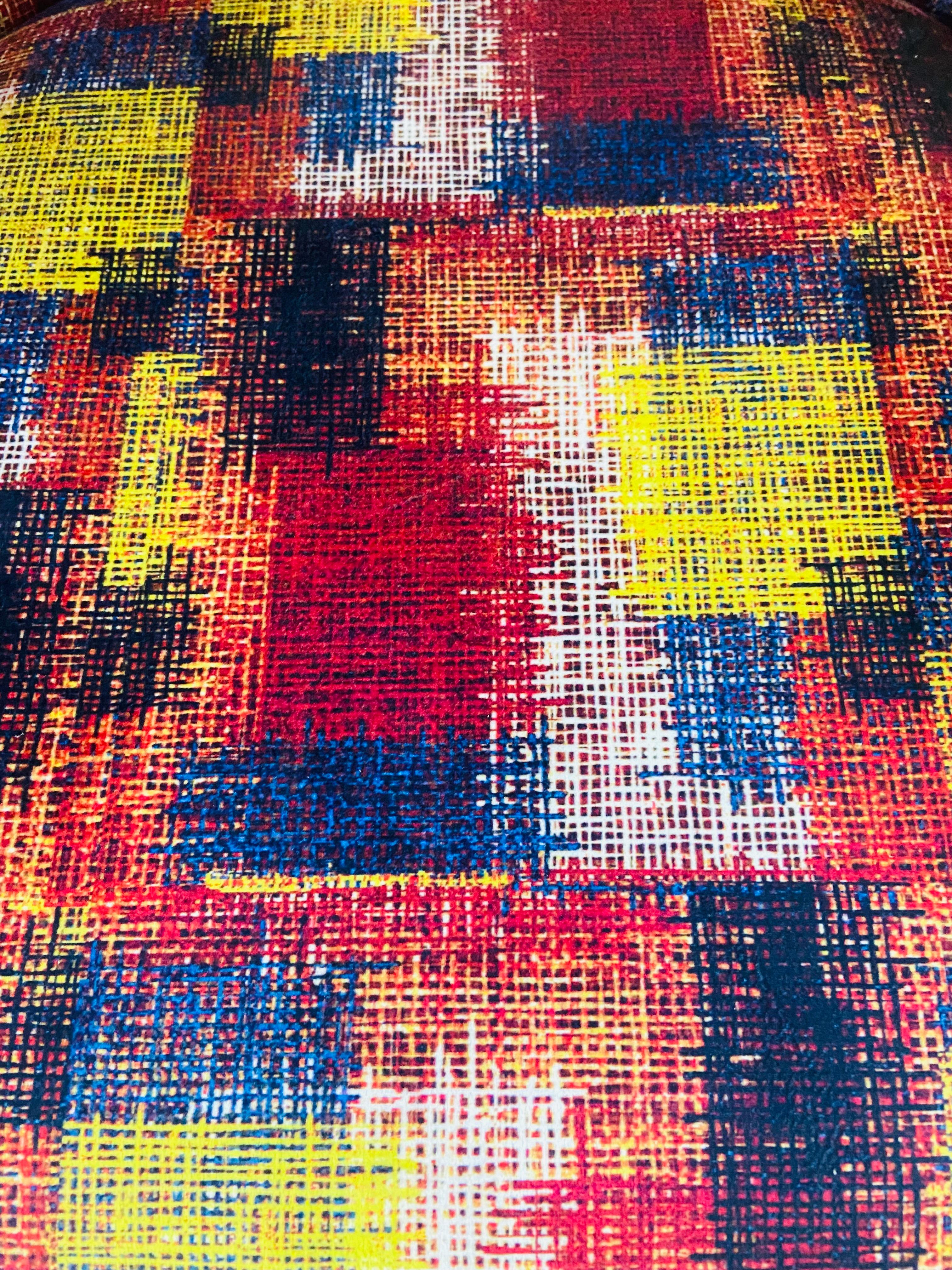 Paire de chaises de style moderne du milieu du siècle dernier, tapisserie multicolore et cadre en noyer en vente 5