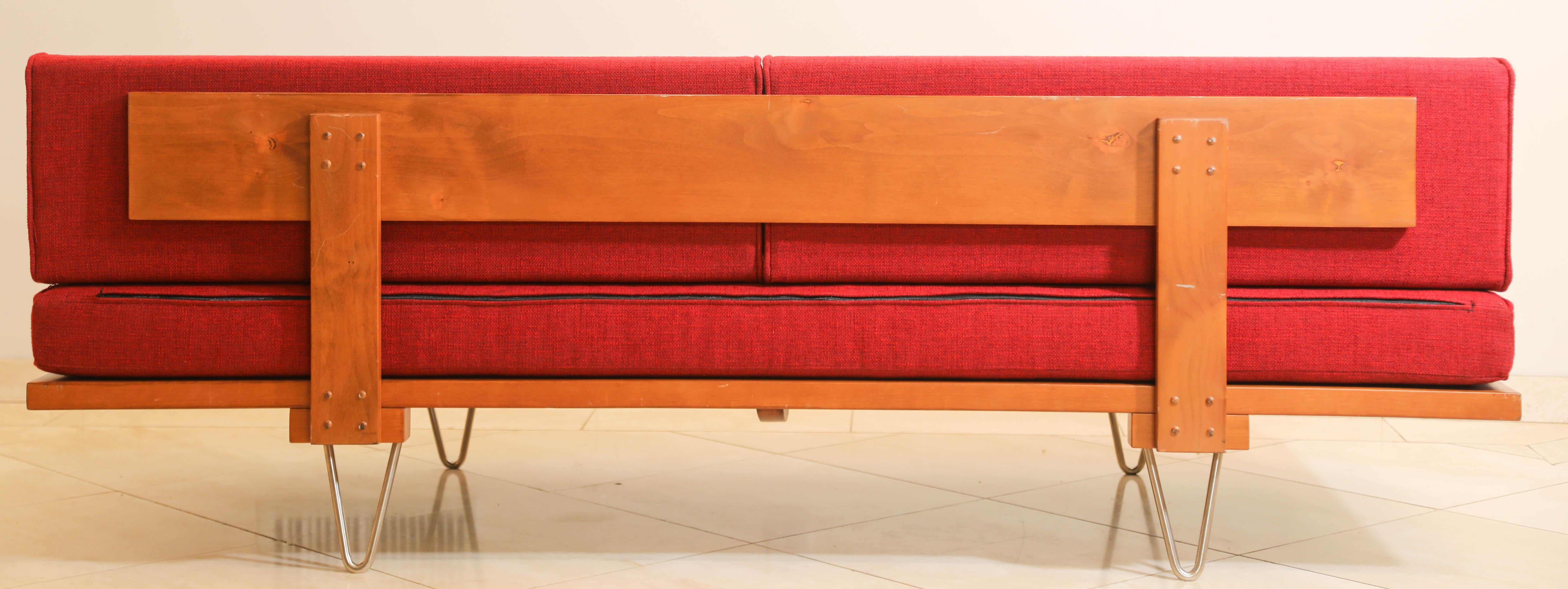 Mid Century Modern style Classic Daybed with Red Upholestry For Sale 3