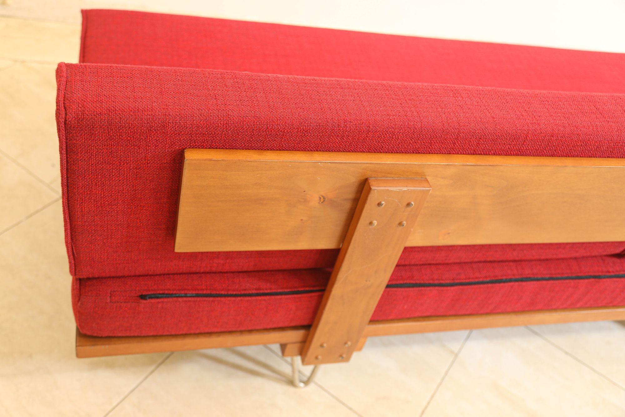 Mid Century Modern style Classic Daybed with Red Upholestry For Sale 4