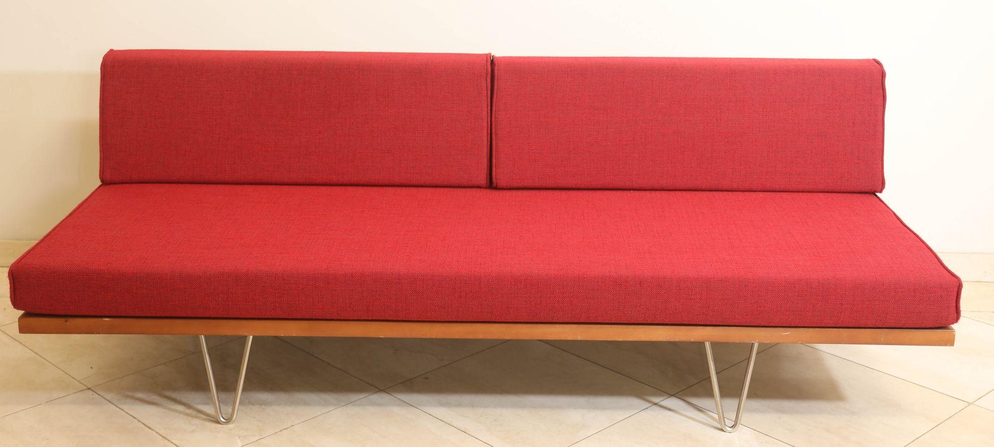 Mid Century Modern style Classic Daybed with Red Upholestry For Sale 8