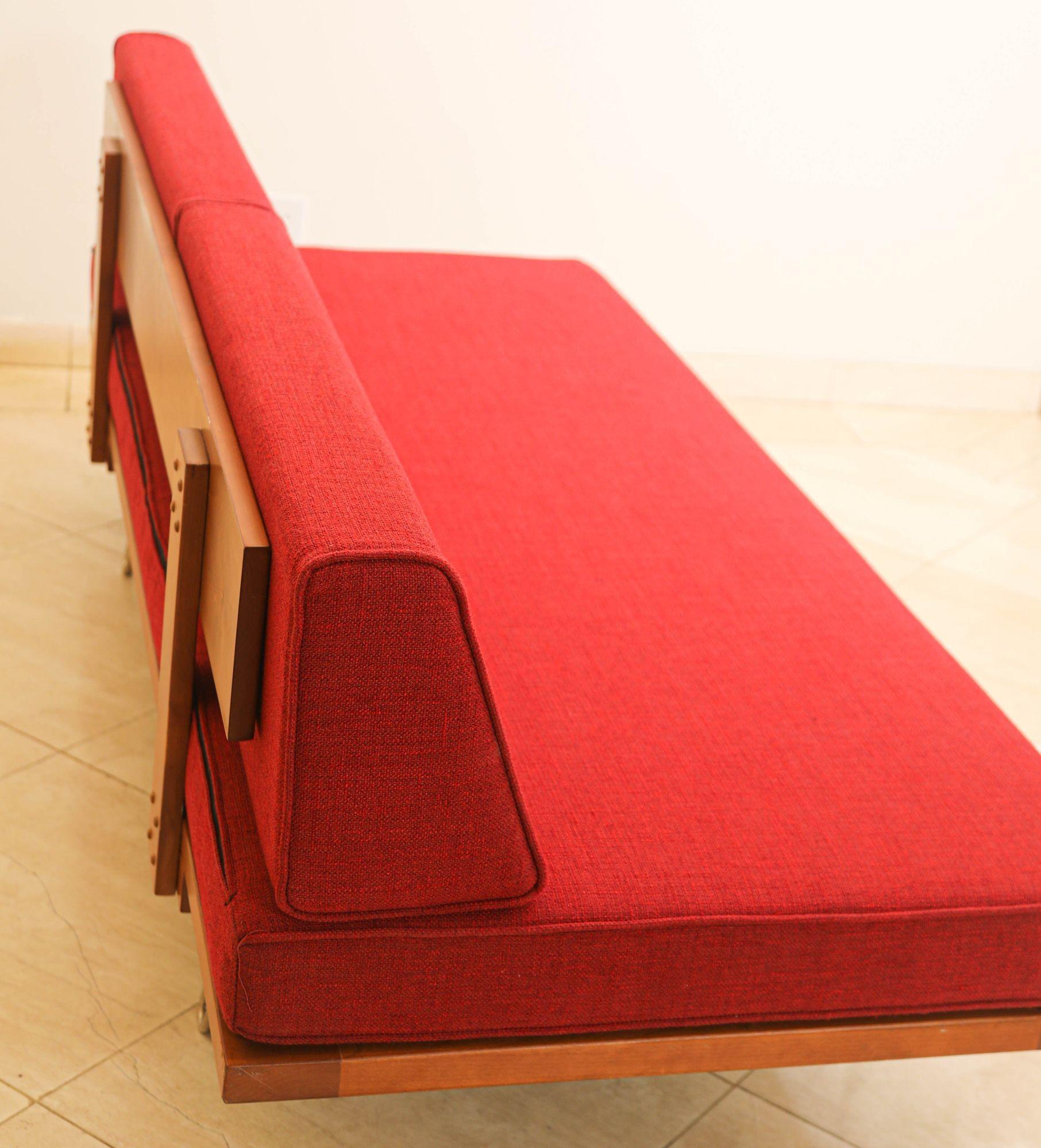 Mid Century Modern style Classic Daybed with Red Upholestry For Sale 1