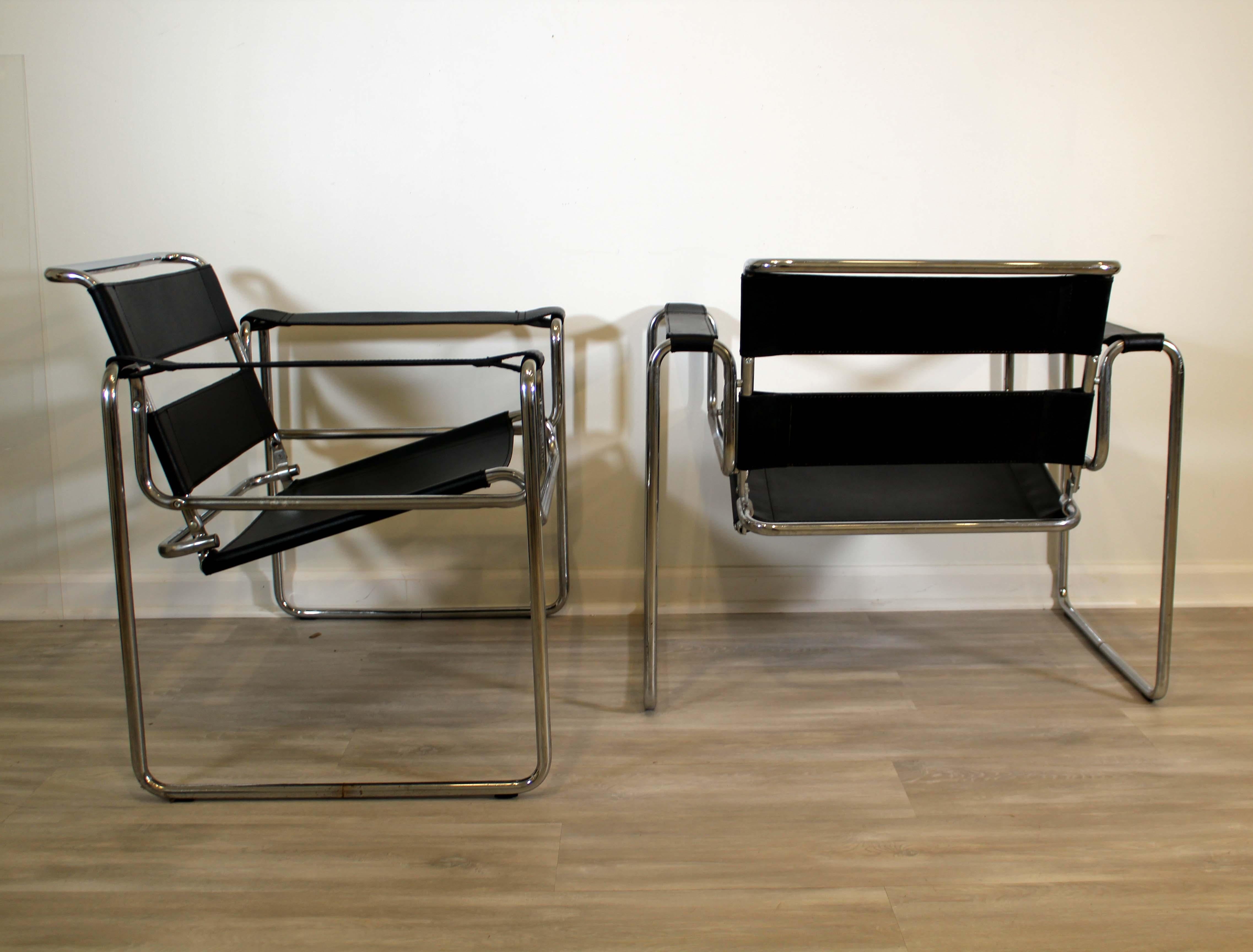 Mid-Century Modern Style Contemporary Pair of Black Wassily Style Chairs In Good Condition For Sale In Keego Harbor, MI