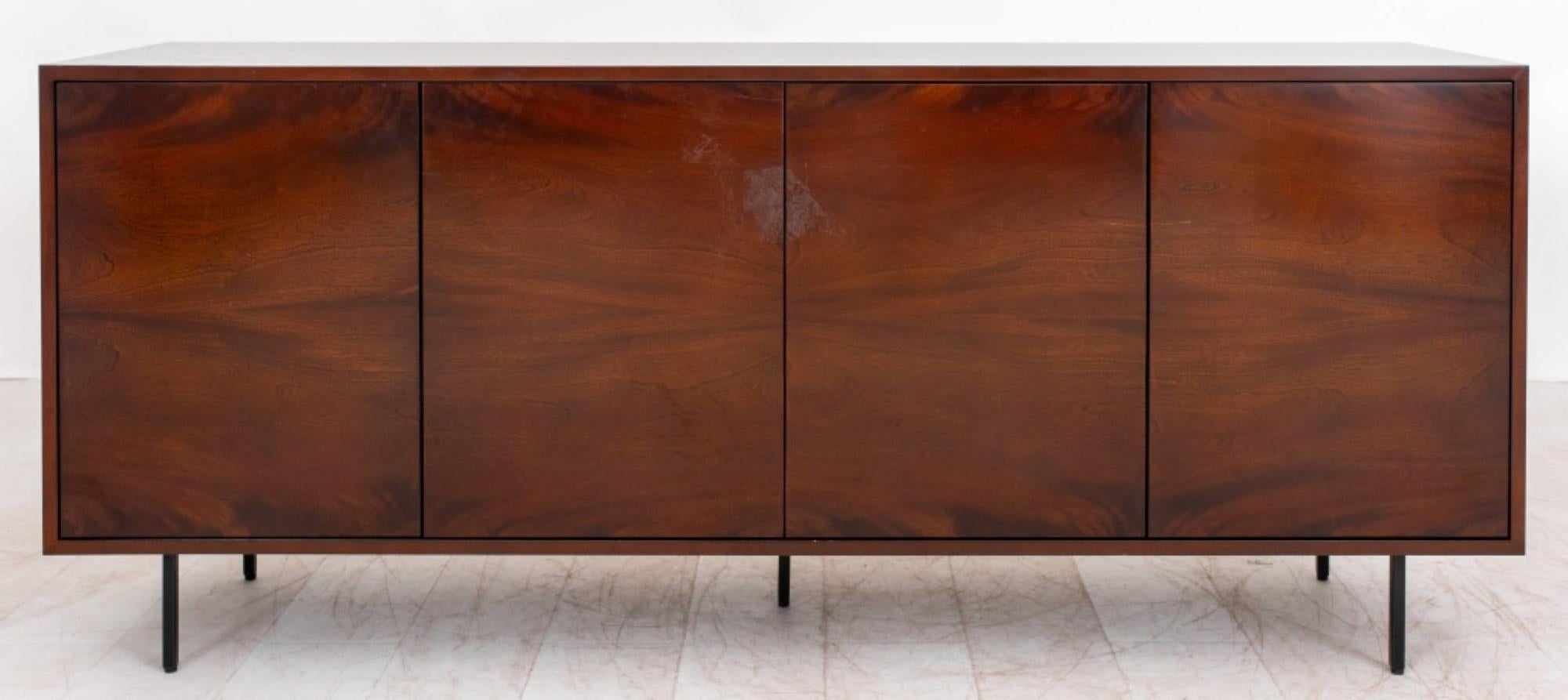 Mid-Century Modern Style Credenza Cabinet In Good Condition For Sale In New York, NY