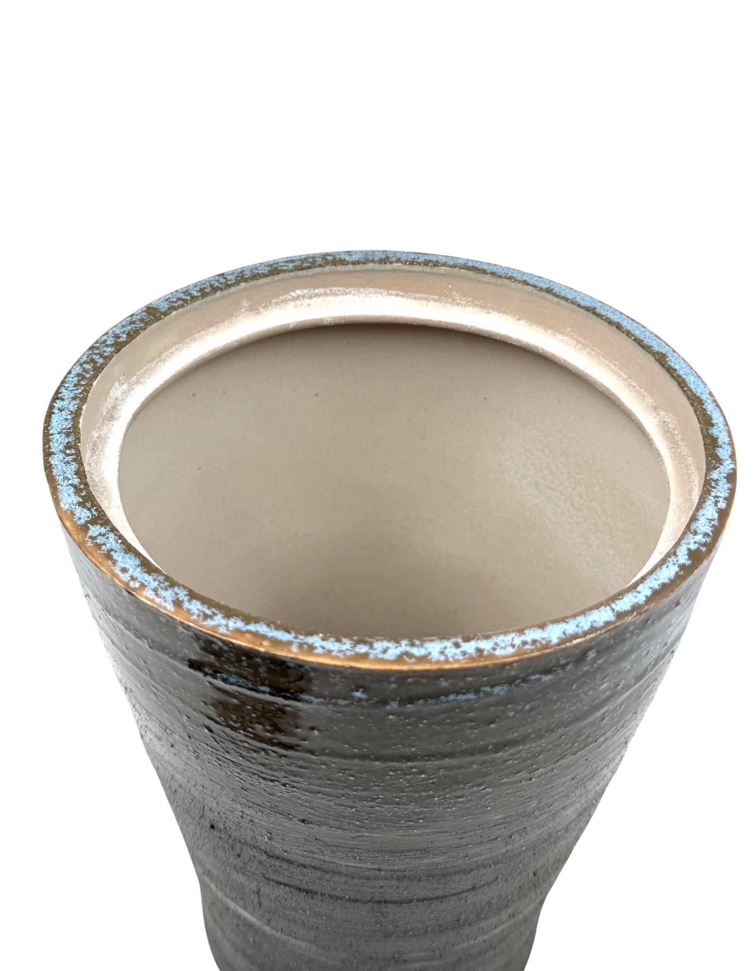 Mid-century Modern style dark green ceramic vase, Gabriele Bucci Italy 2000s For Sale 8