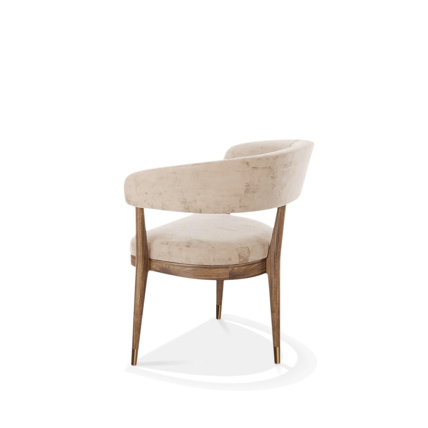 Fatto a mano Sedie da pranzo in stile moderno di metà secolo con finiture personalizzate in velluto e laccate in vendita