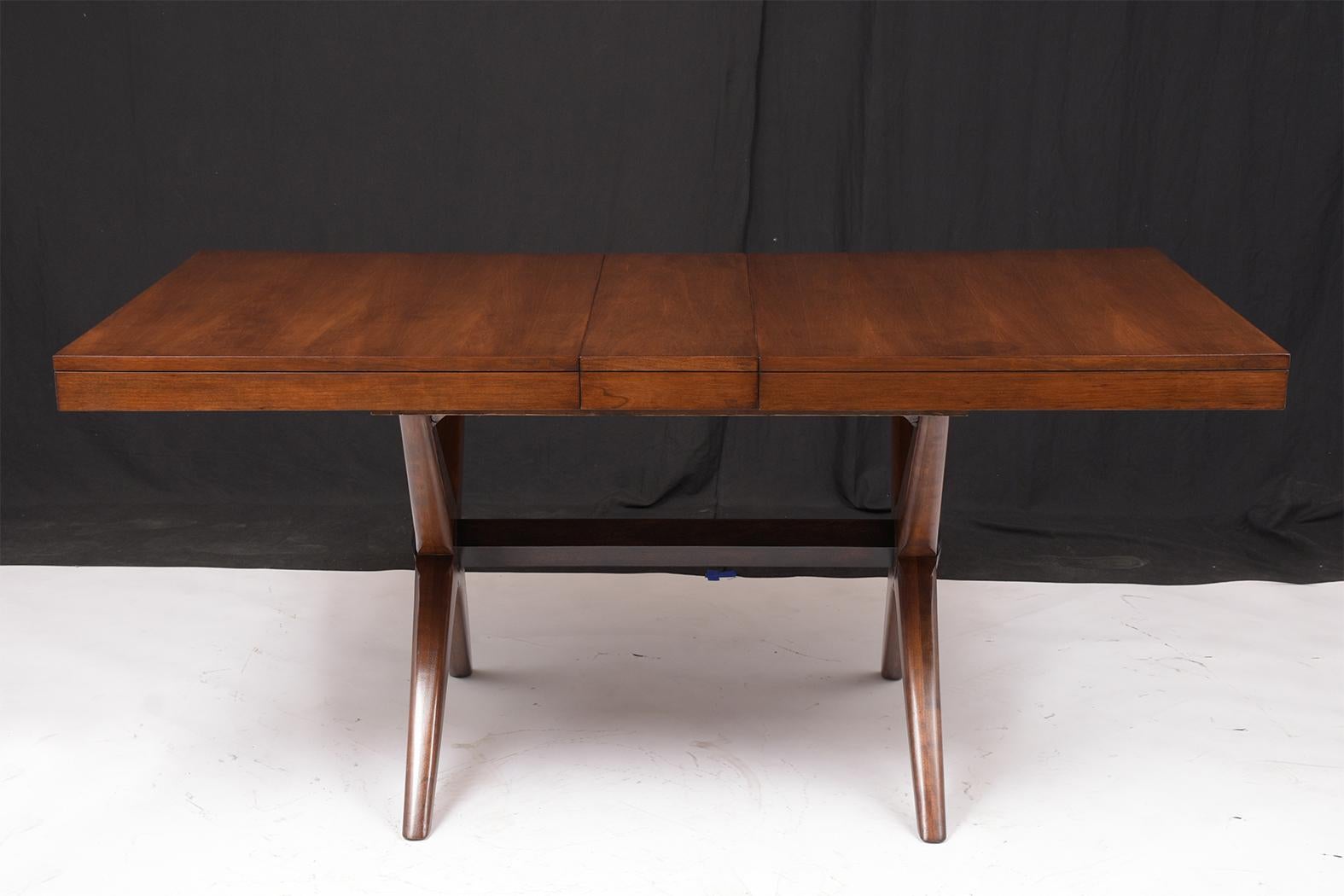 Mid-Century Modern Lacquered Walnut Dining Table In Good Condition In Los Angeles, CA