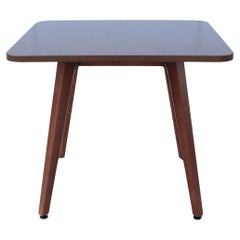 Mid-Century Modern Style Eleven Wood Quadratischer Esstisch aus massivem Eschenholz von OFS