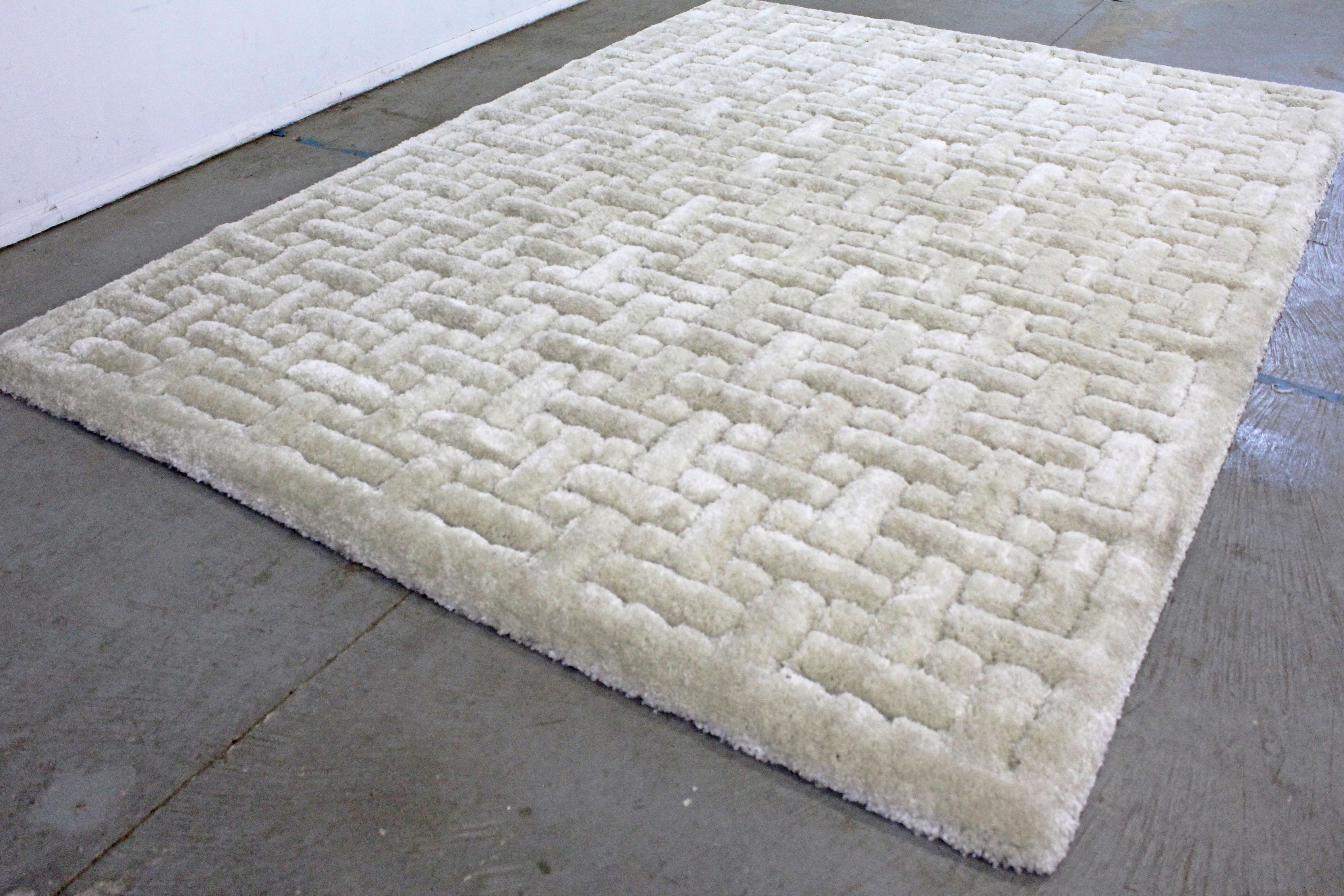 Mid-Century Modern Style Geometric Off-White Shag Rug In Good Condition In Wilmington, DE