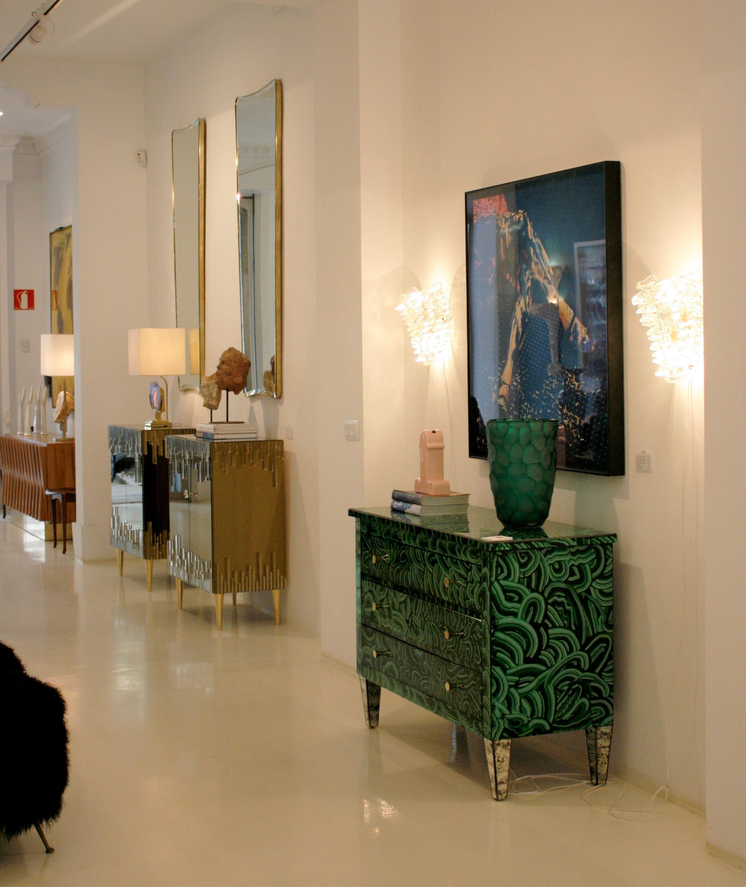 Commode italienne en verre coloré vert-malachite de style The Moderns en vente 9