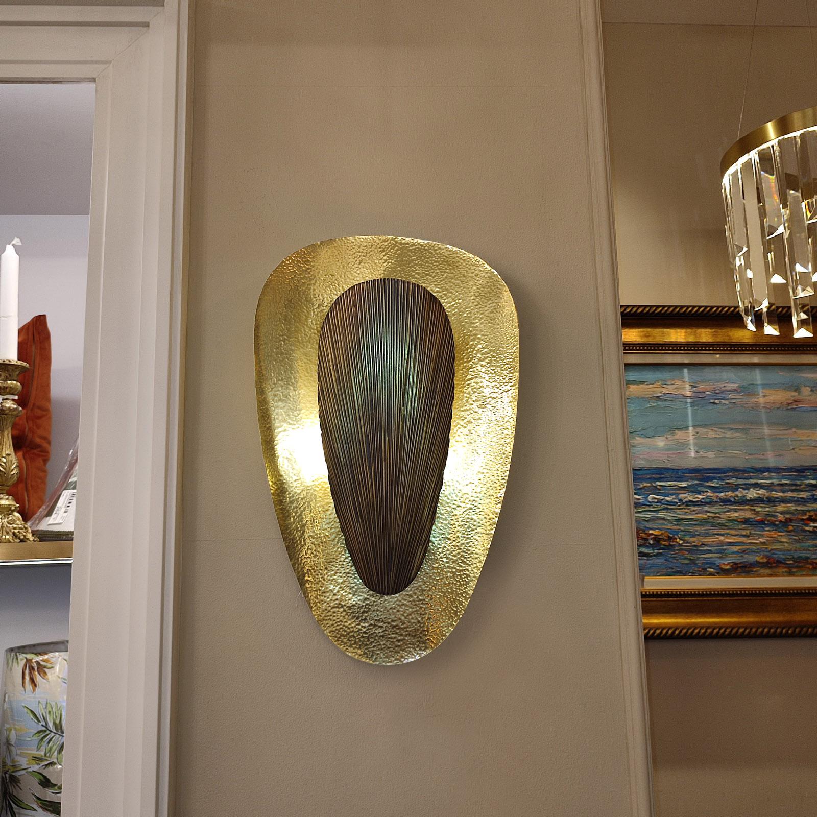 Italian Mid-Century Modern Style Hammered Brass Wall Light For Sale