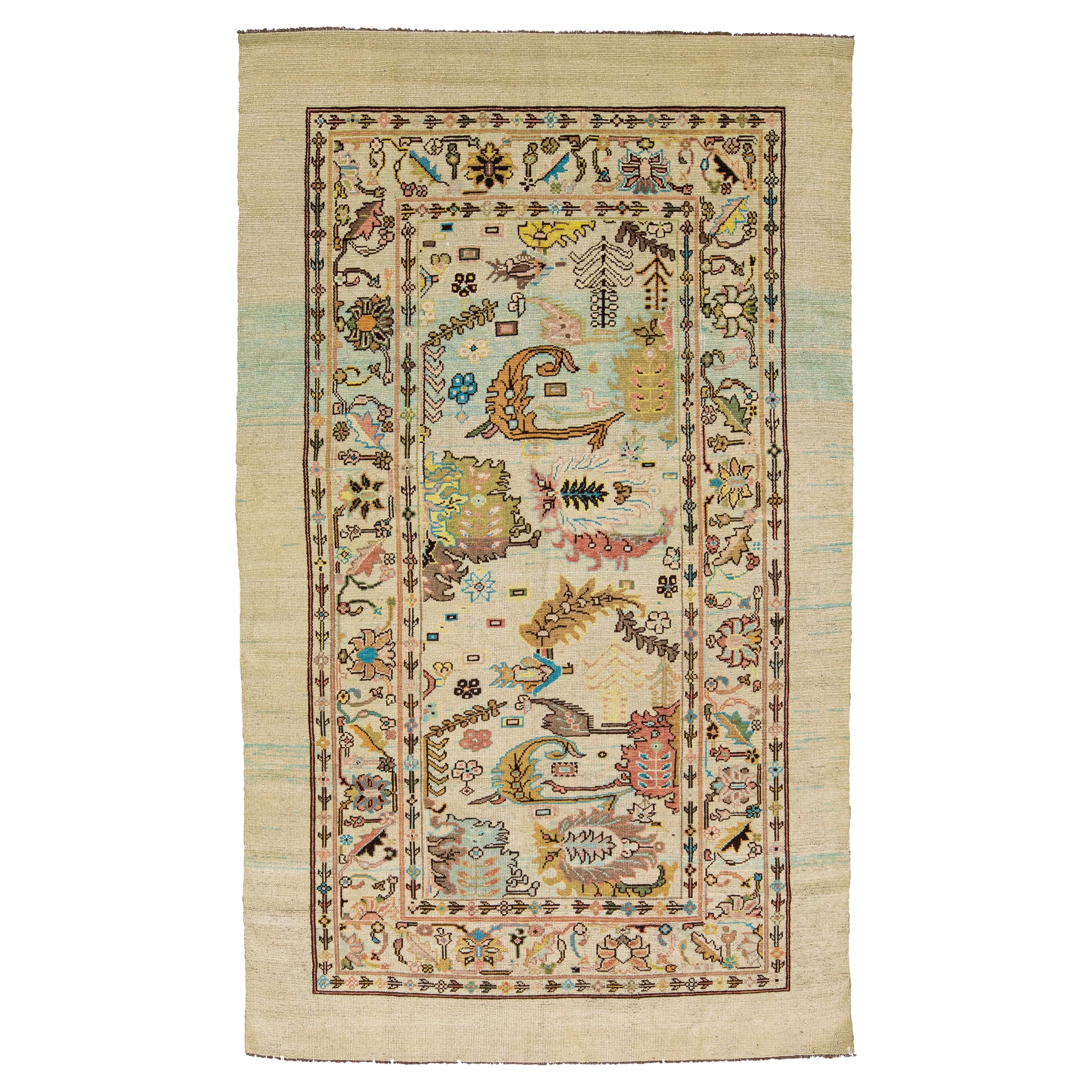 Tappeto in lana beige con motivo floreale fatto a mano in stile metà secolo moderno di Apadana