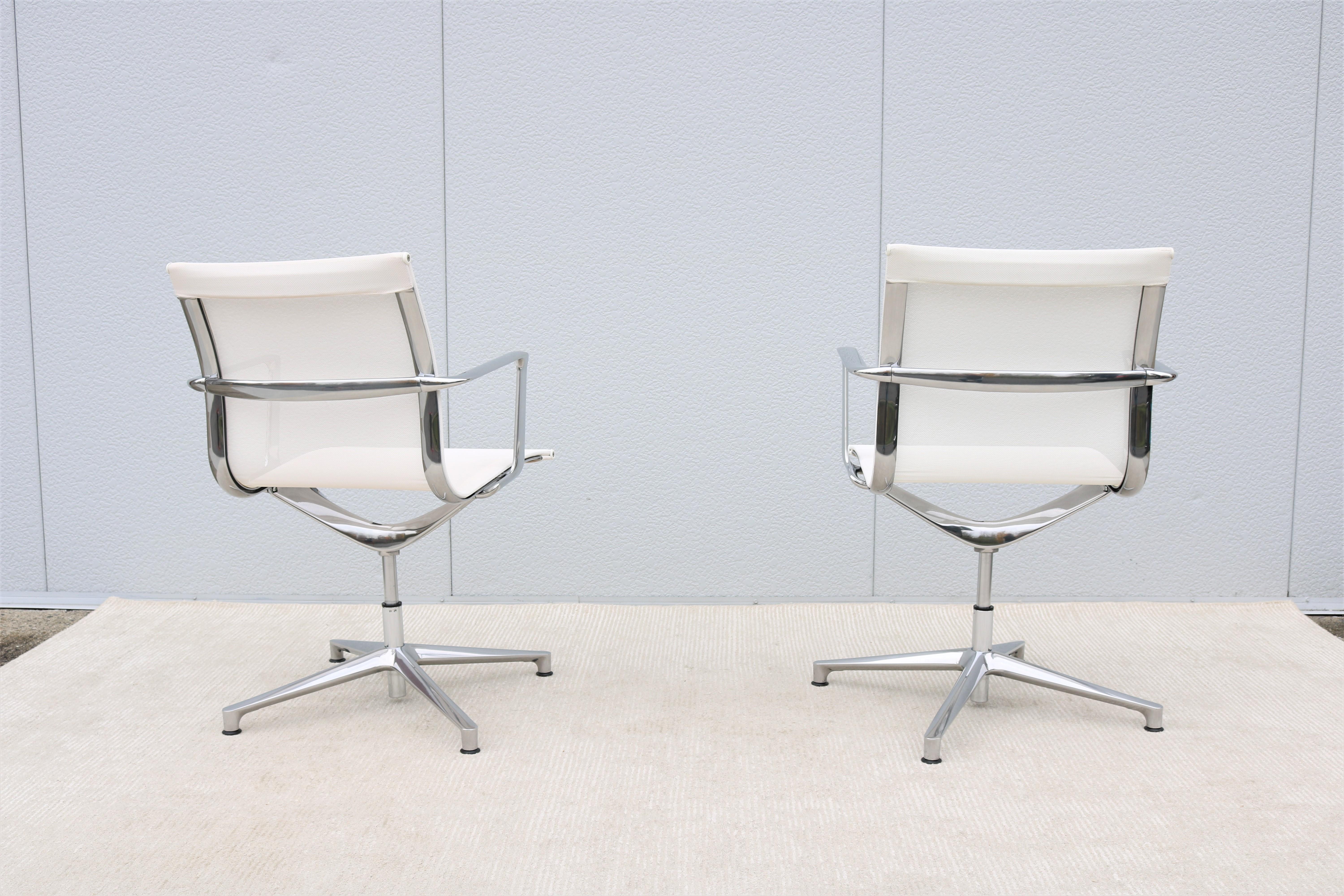Mid-Century Modern Style ICF Office UNA Aluminum & Mesh Swivel Armchairs, a Pair For Sale 5