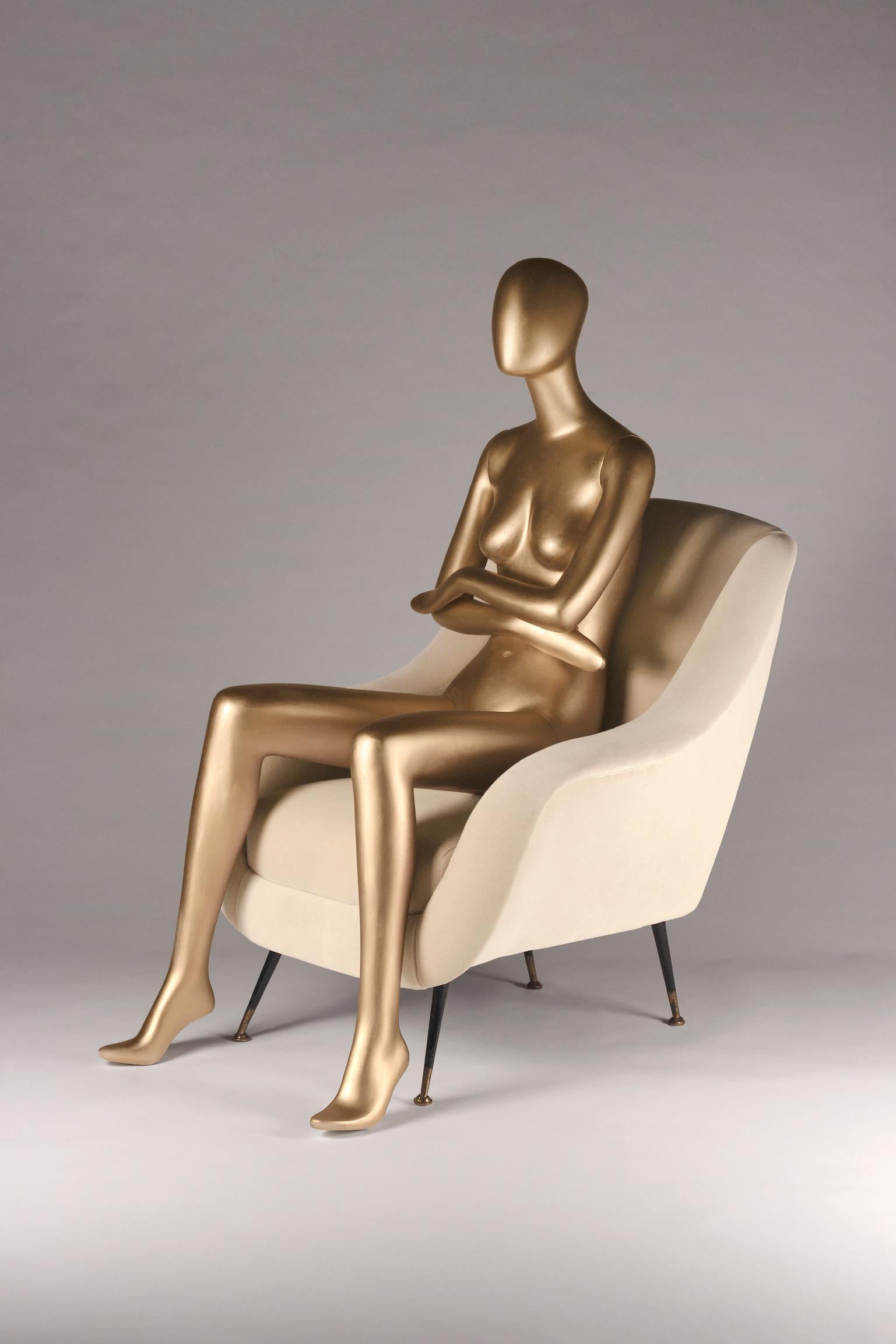 English Mid-Century Modern Style Inspired Italian Lounge Chair ‘Sophia’ in Ivory Velvet For Sale