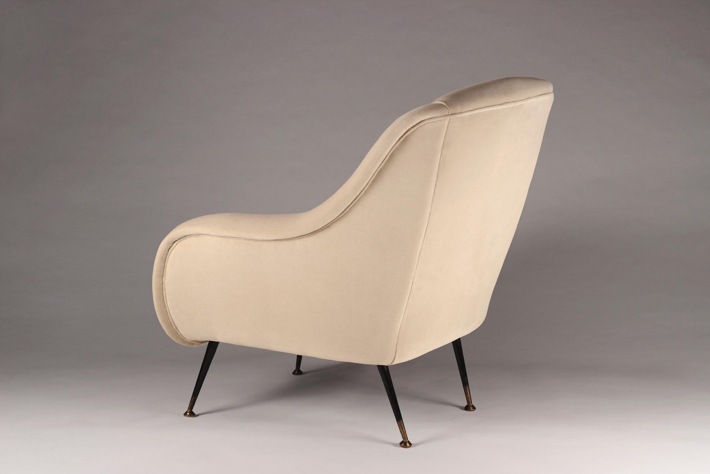 Contemporary Mid-Century Modern Style Inspired Italian Lounge Chair ‘Sophia’ in Ivory Velvet For Sale