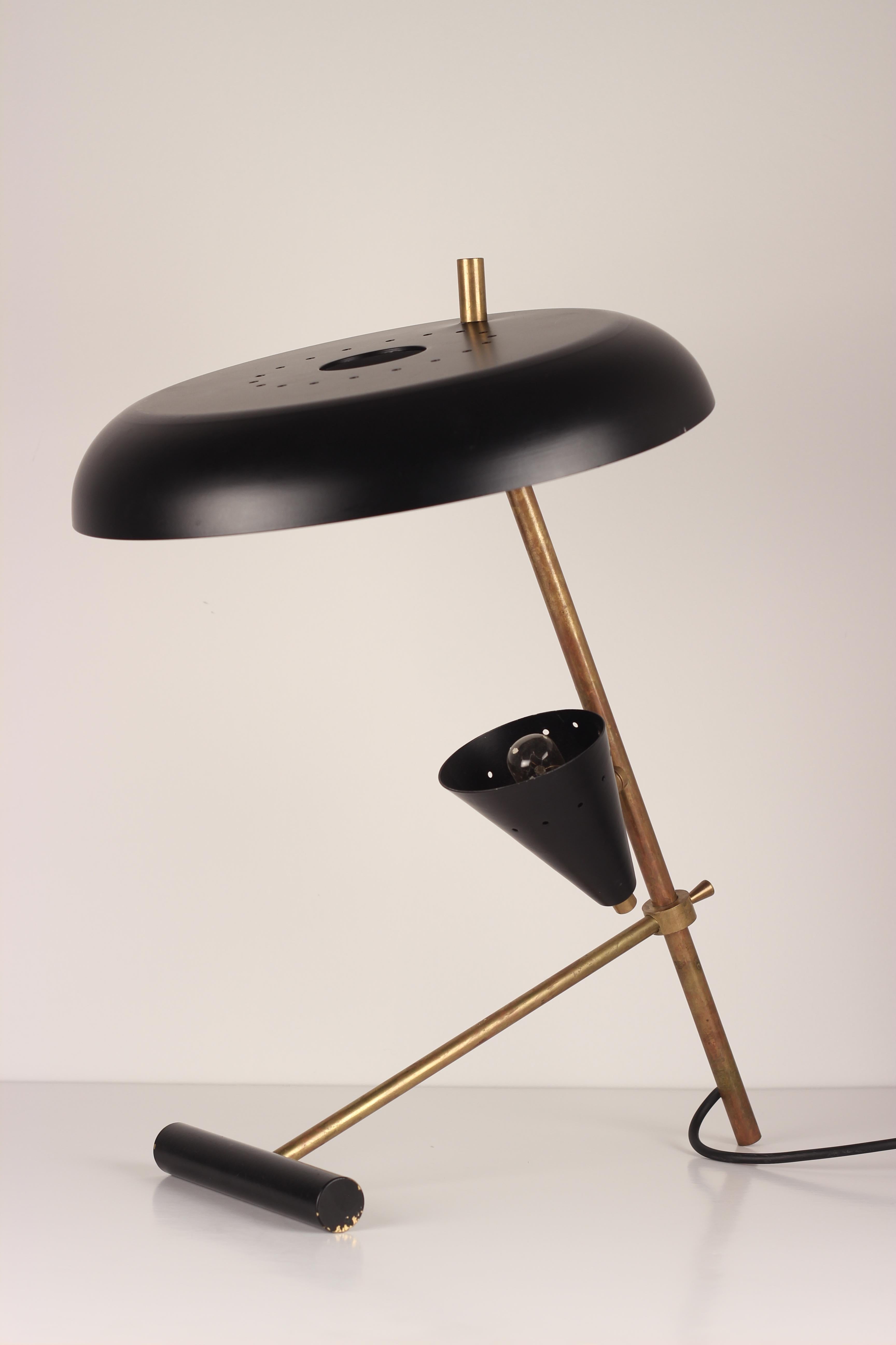 Mid-Century Modern Style Italian Desk Light in Brass Inspired by Stilnovo  For Sale 8