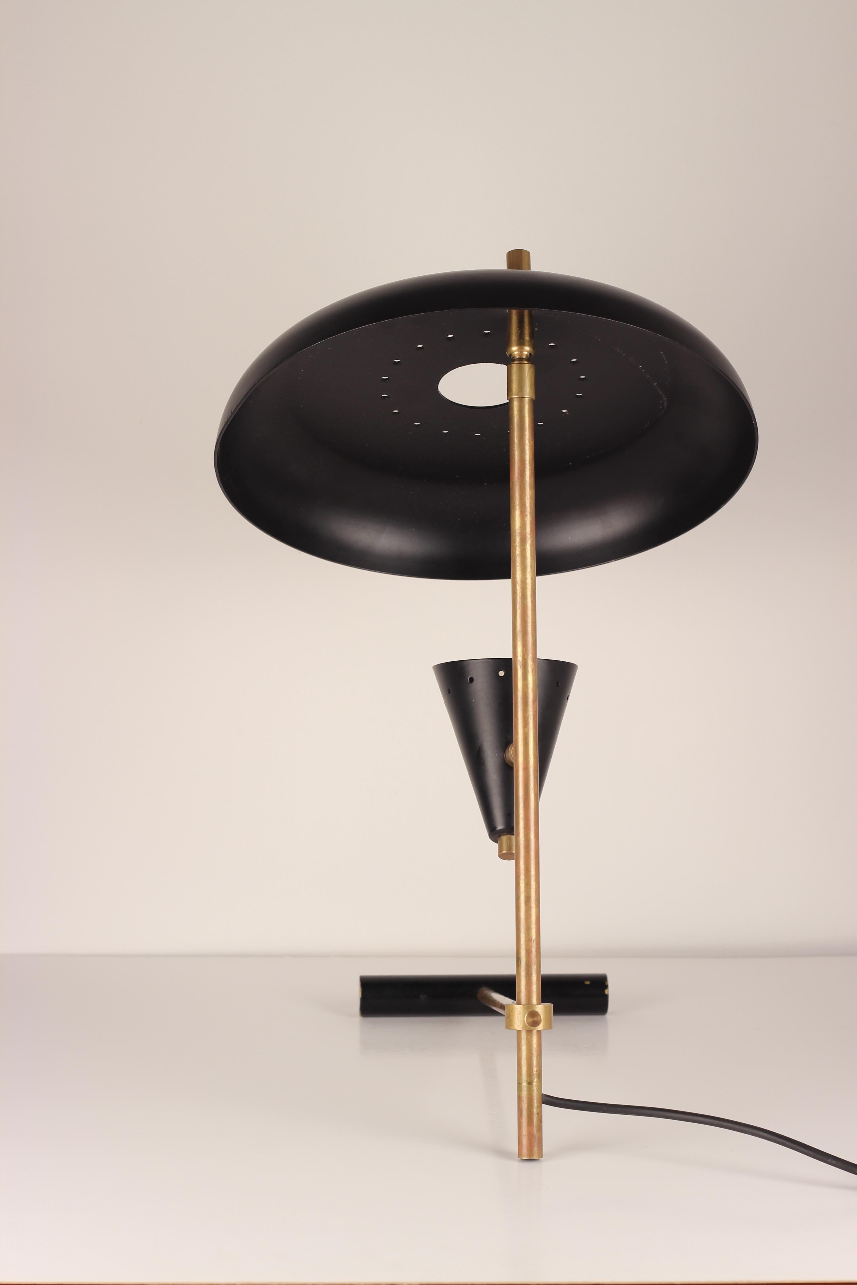 Mid-Century Modern Style Italian Desk Light in Brass Inspired by Stilnovo  For Sale 1