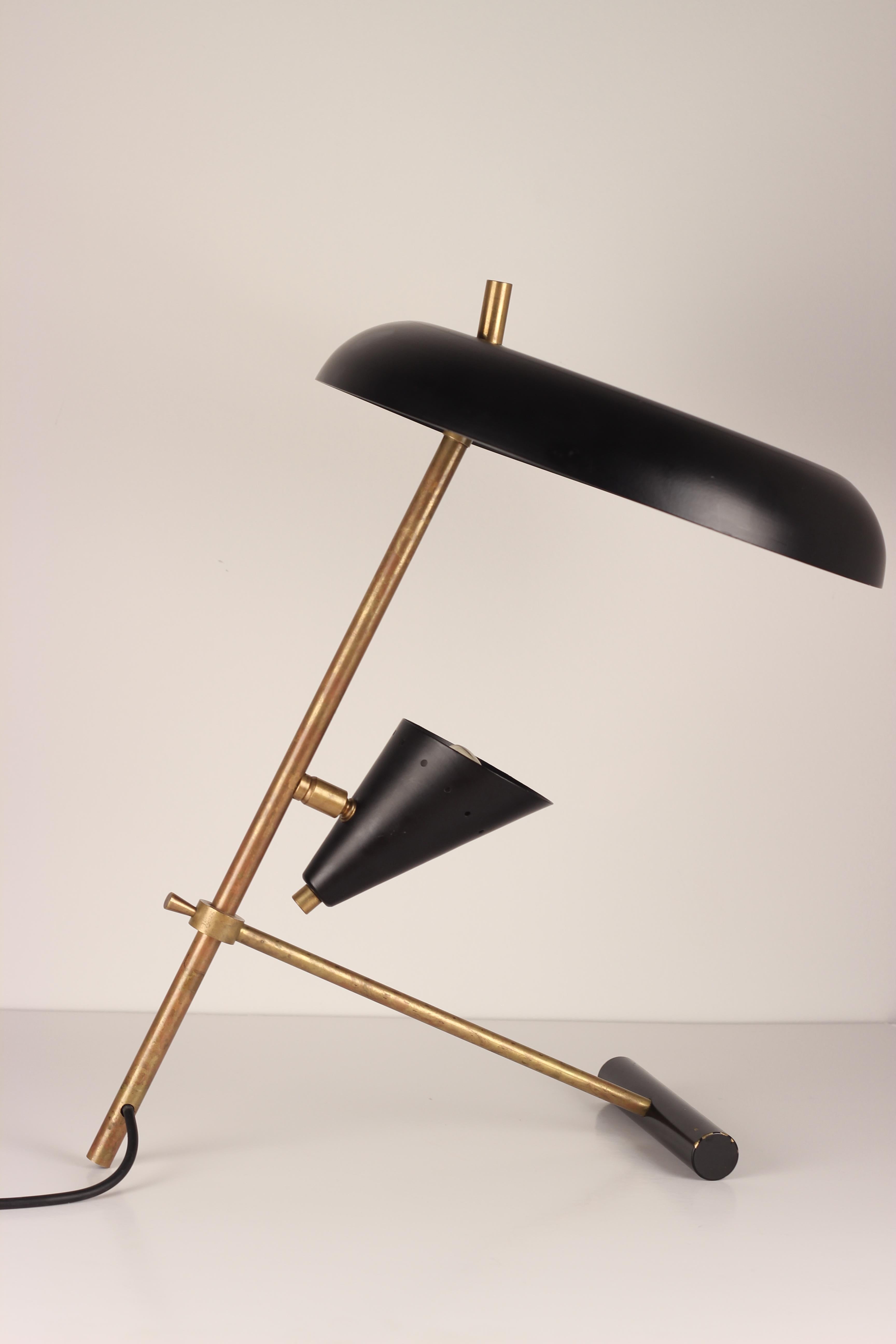 Mid-Century Modern Style Italian Desk Light in Brass Inspired by Stilnovo  For Sale 3
