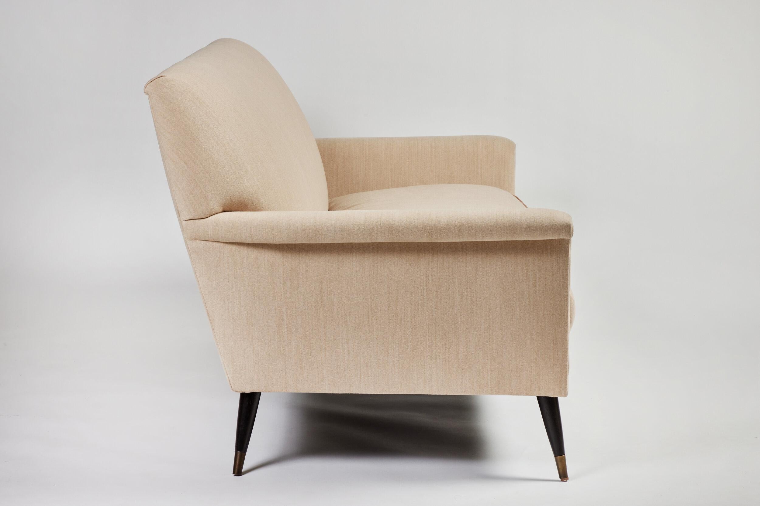 Loveseat italiano Jolly de estilo moderno de mediados de siglo by Martin and Brockett en venta 12