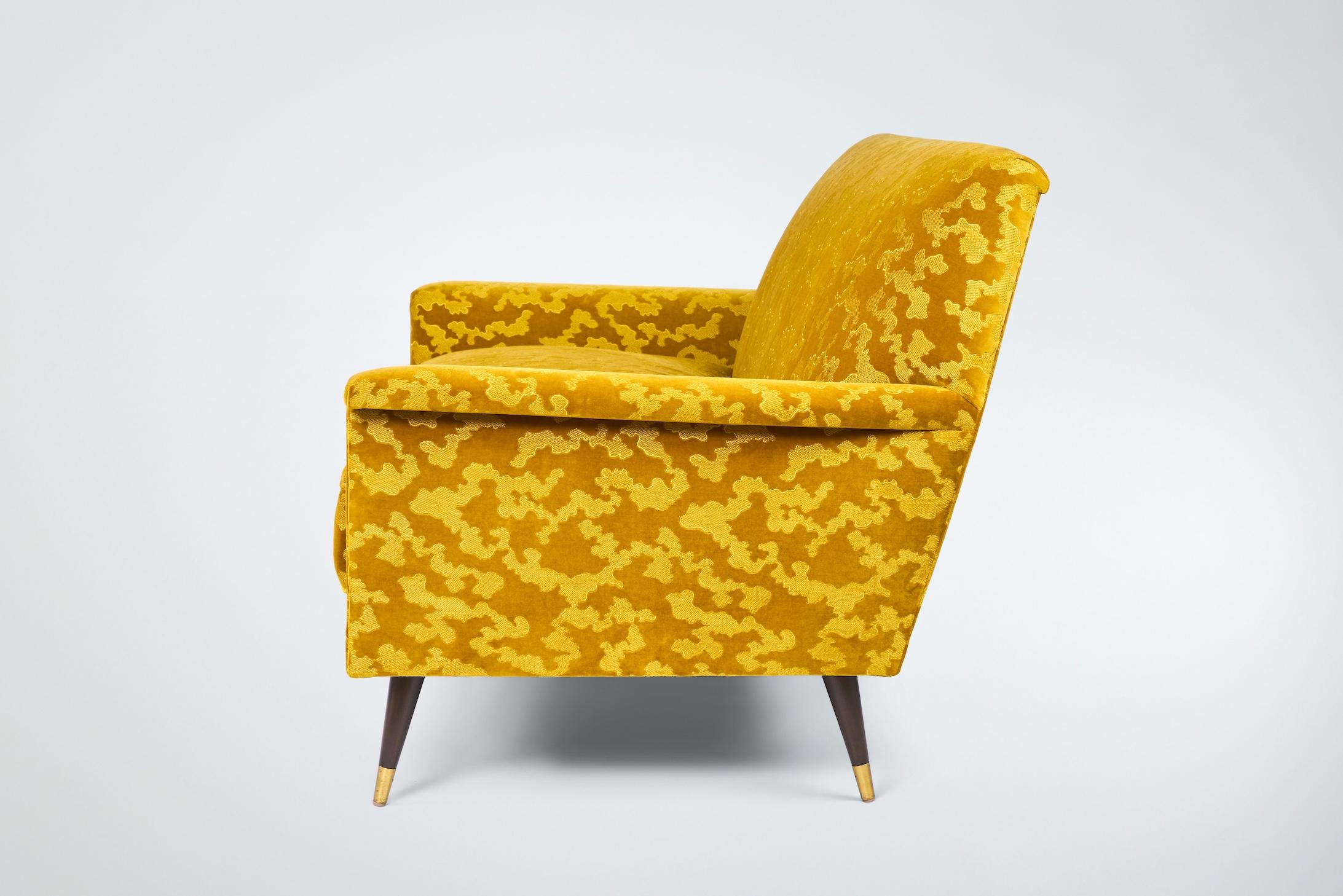 Loveseat italiano Jolly de estilo moderno de mediados de siglo by Martin and Brockett Siglo XXI y contemporáneo en venta