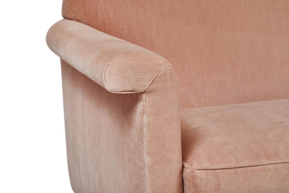 Loveseat italiano Jolly de estilo moderno de mediados de siglo by Martin and Brockett Tapicería en venta