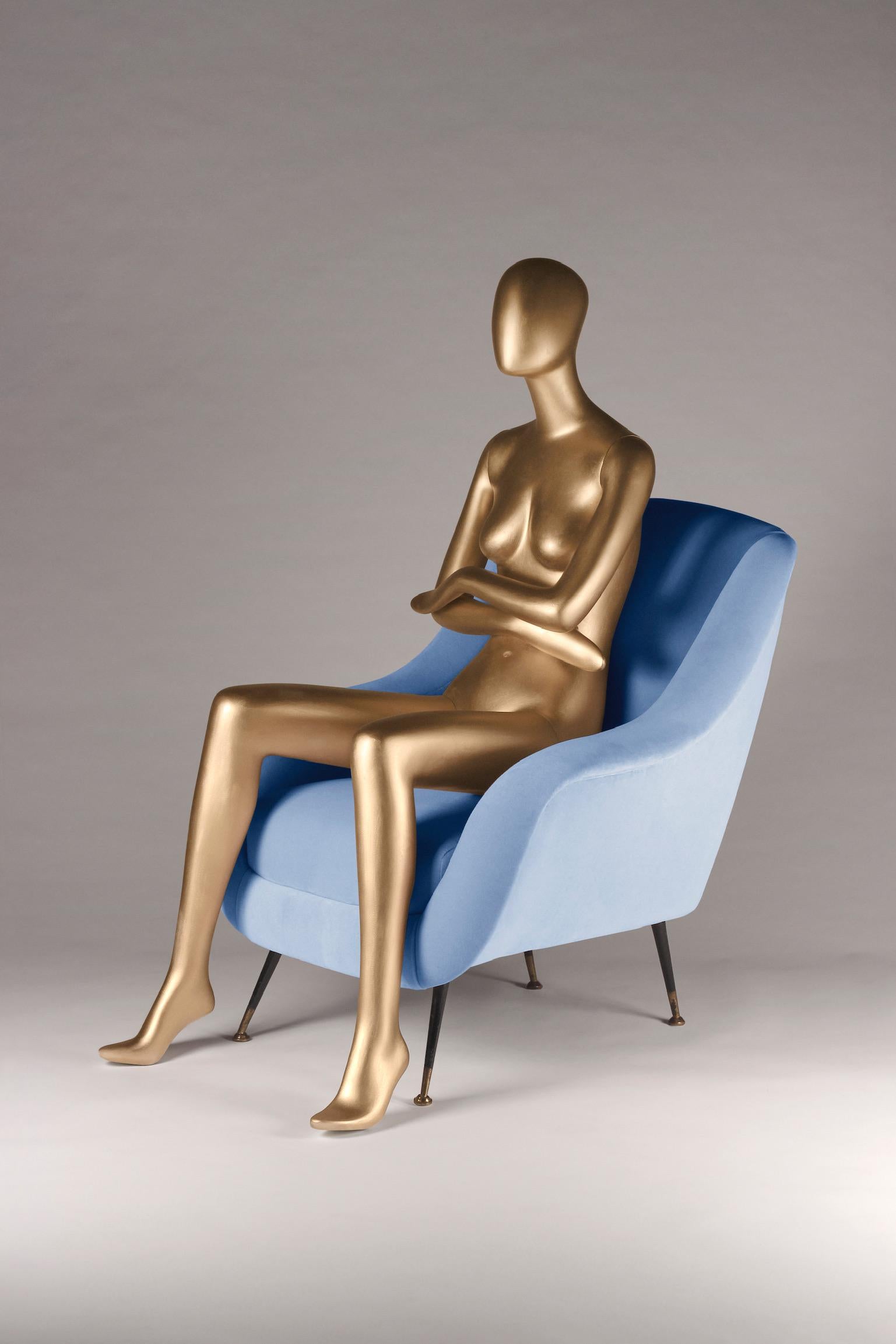 Sophia s'est inspirée du design italien des années 50 et a été créée par des artisans anglais pour le 21ème siècle. Nous avons mis au point une chaise longue avec la possibilité d'en produire n'importe quel nombre selon vos spécifications de tissu.