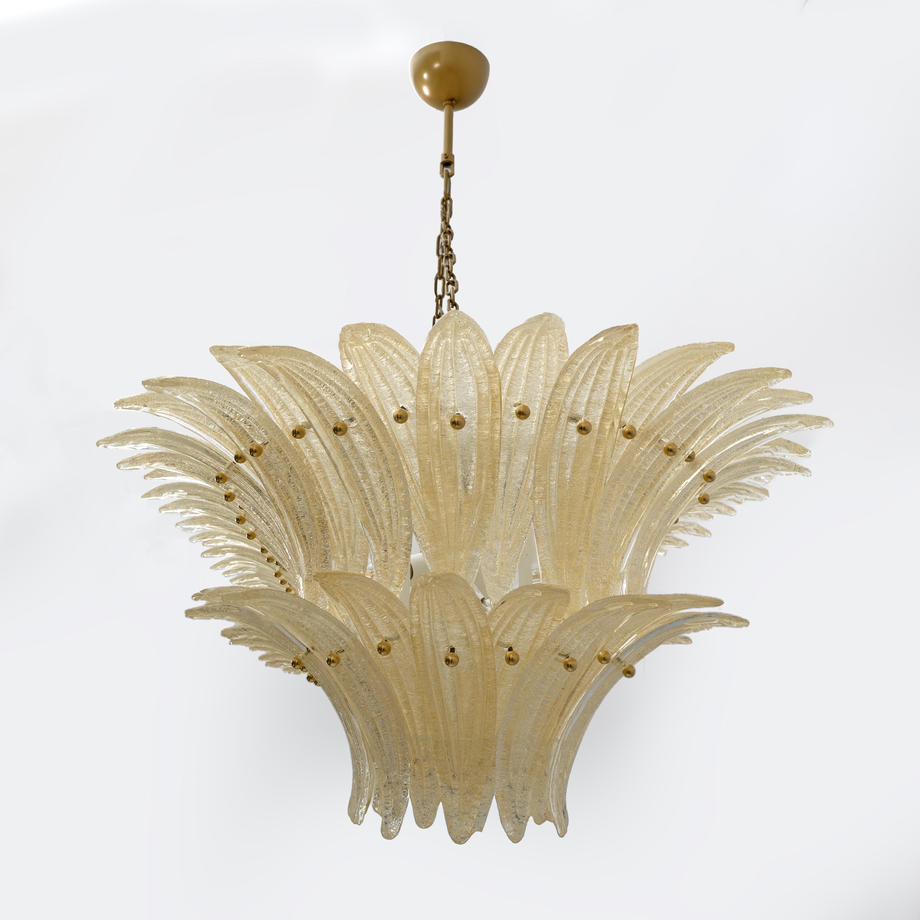 Lámpara italiana de cristal de Murano y latón Palmette de estilo moderno de mediados de siglo en Excelente estado para la venta en Puglia, Puglia