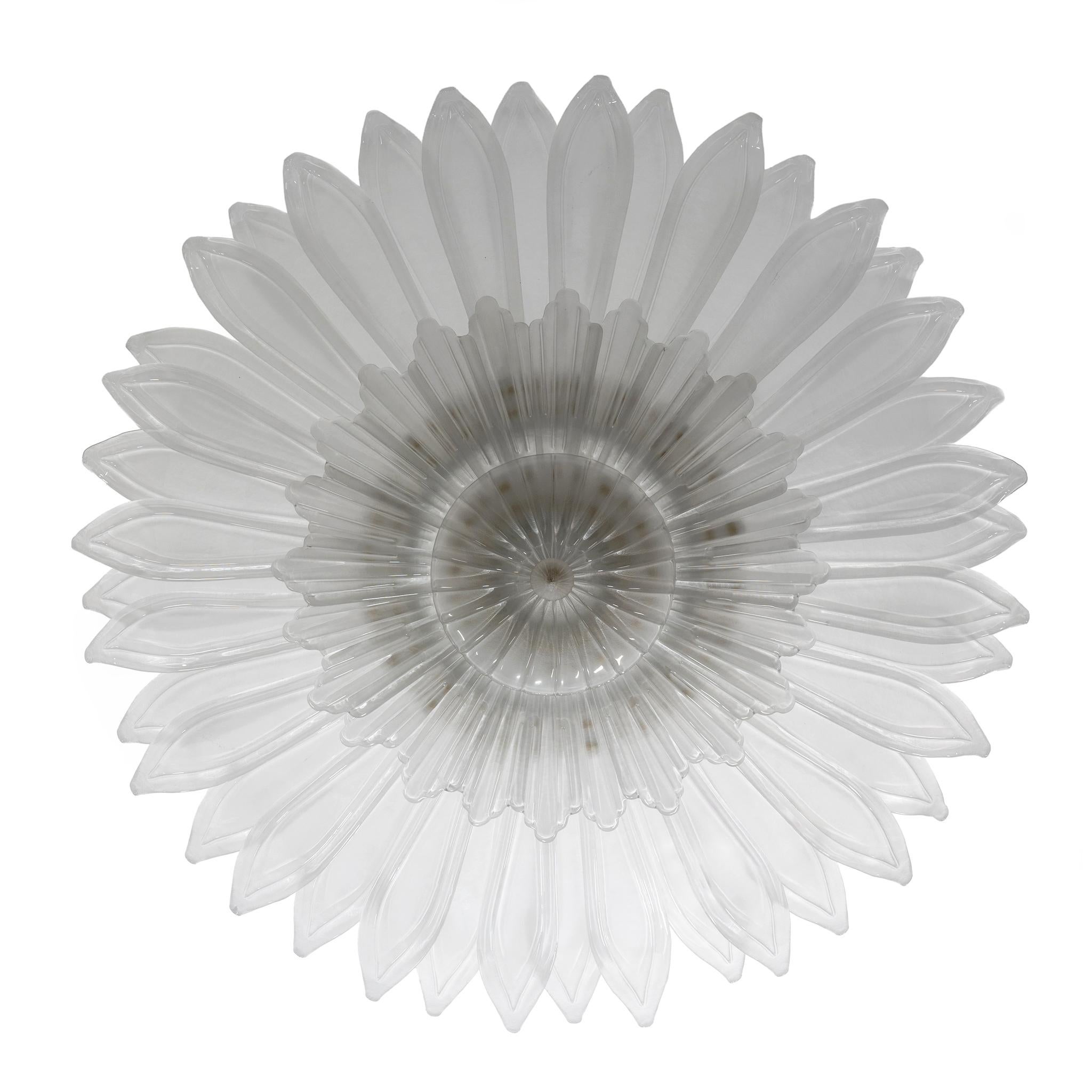 Mid-century Modern Style Italian Murano Glass Margherita Ceiling Light In Excellent Condition For Sale In Puglia, Puglia