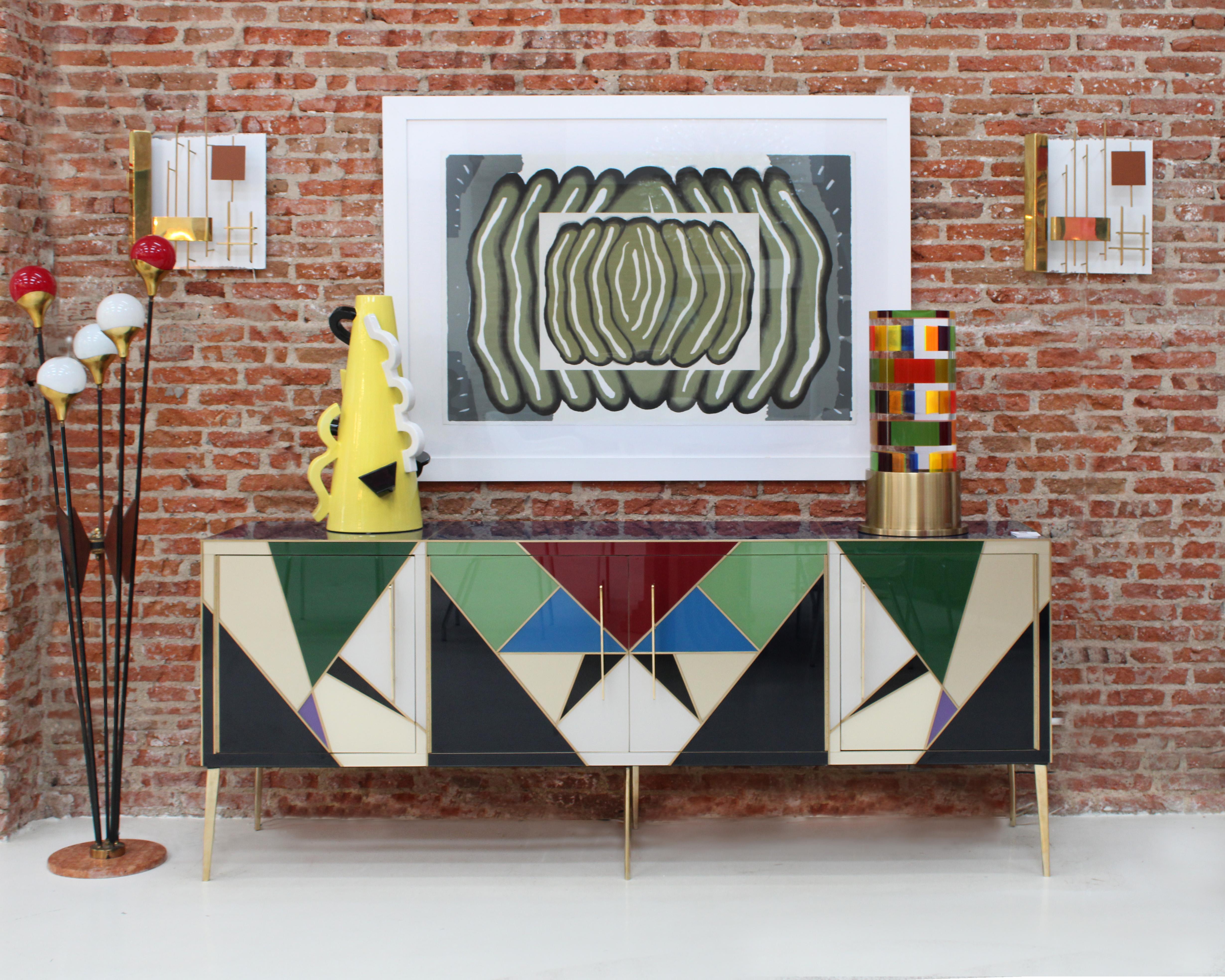 Italienisches Sideboard im modernen Stil der Mitte des Jahrhunderts aus Holz, Messing und farbigem Glas im Angebot 6