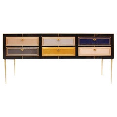 Credenza italiana in stile Mid-Century Modern realizzata in legno, ottone e vetro colorato
